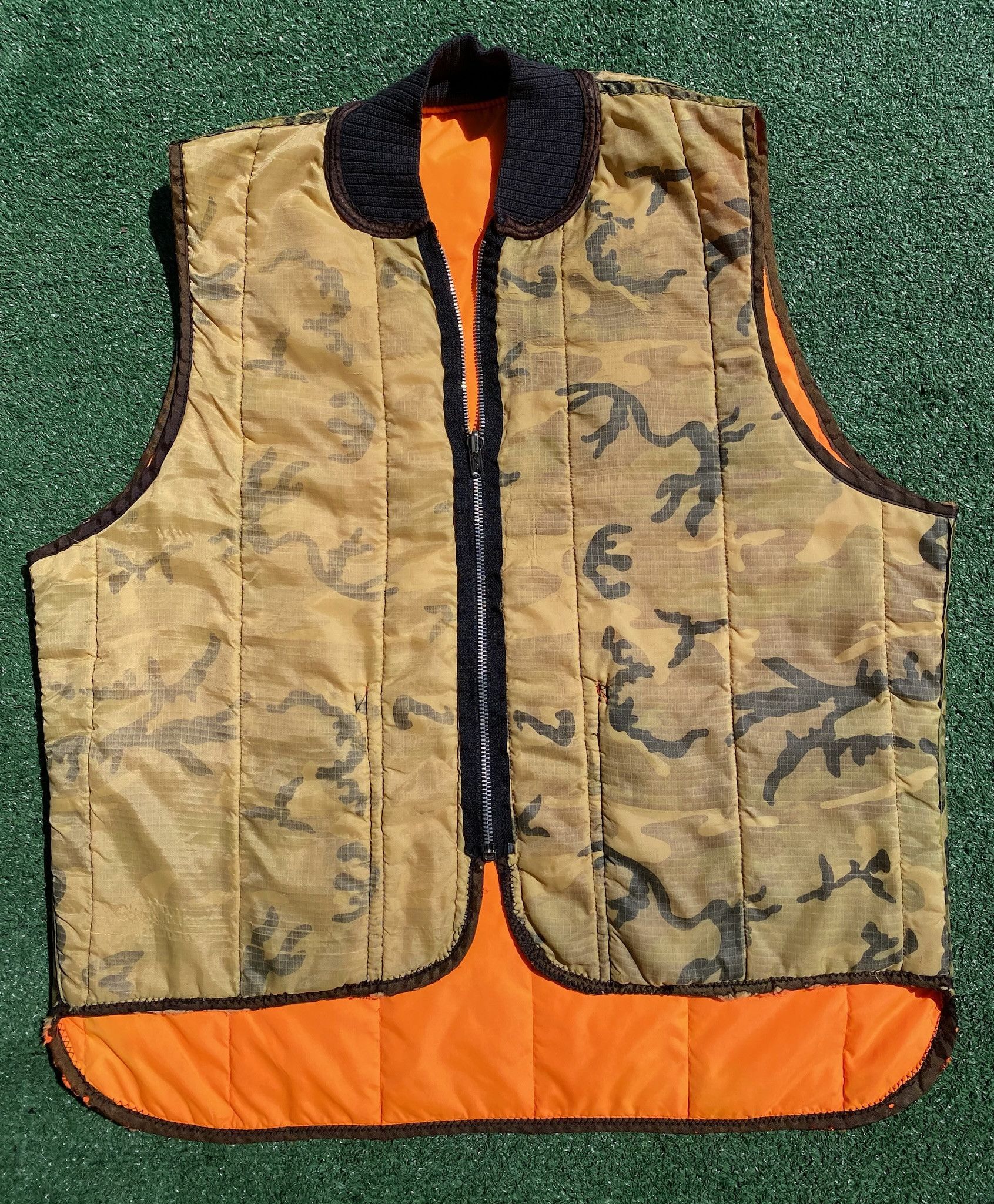 Vintage 80s Orange Camo Camouflage Reversible Distressed Vest Large Size US L / EU 52-54 / 3 - 1 Thumbnail