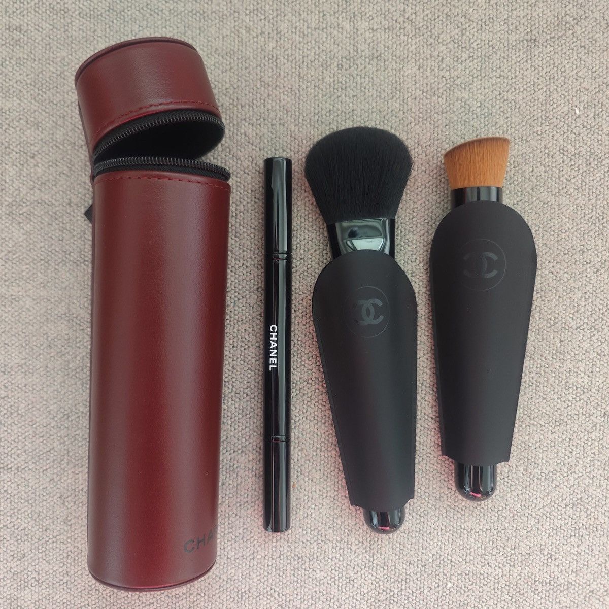 Chanel Chanel Limited Edition Code Couleur makeup set in Rouge Noir Size ONE SIZE - 14 Thumbnail