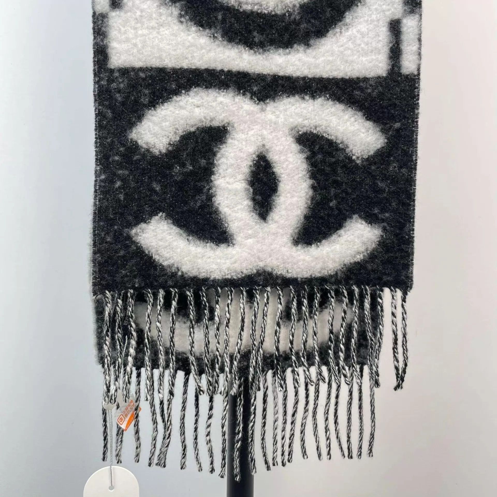Chanel Chanel Large Logo Scarf 98 New Size ONE SIZE - 3 Thumbnail