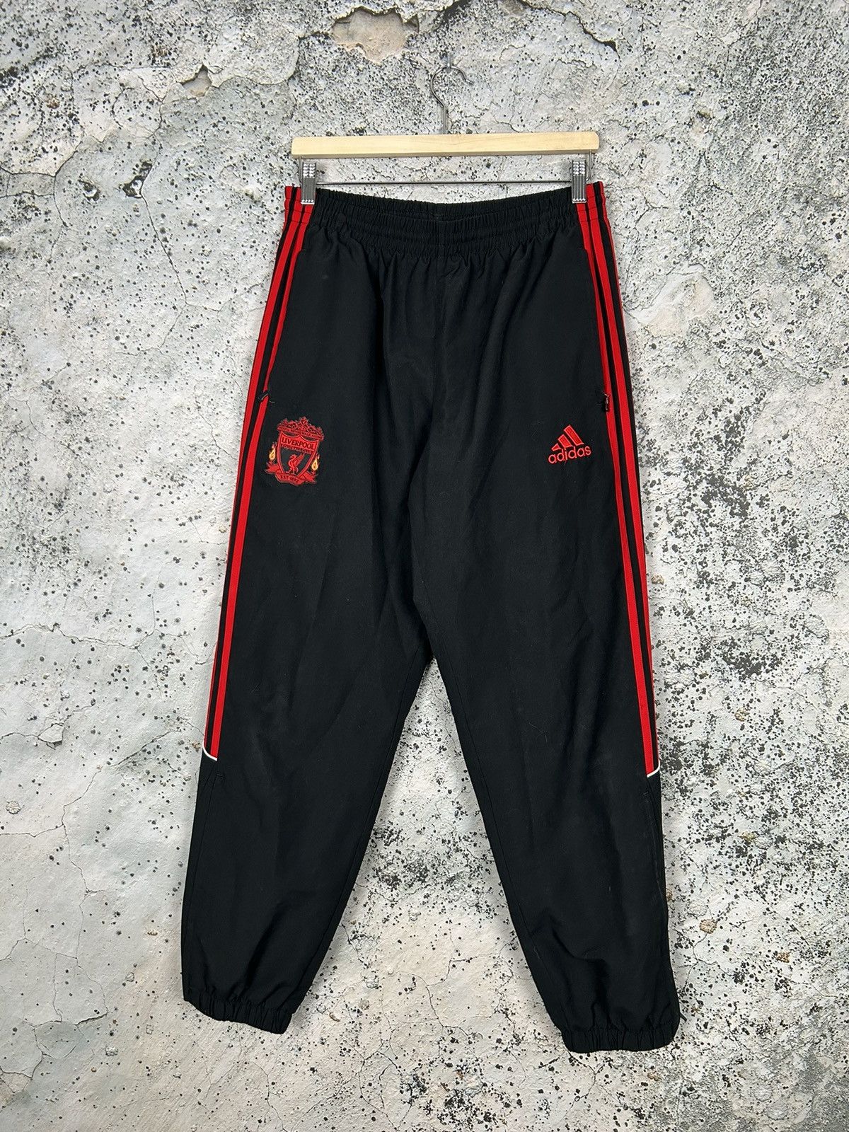 Adidas Vintage Liverpool FC Adidas Football Sweatpants Soccer Rare Size US 32 / EU 48 - 1 Thumbnail