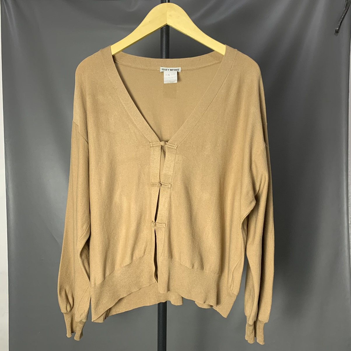 Issey Miyake × Japanese Brand × Pleats Please Issey Miyake RARE Vtg ISSEY MIYAKE Linen Button Cardigan Size US M / EU 48-50 / 2 - 1 Thumbnail