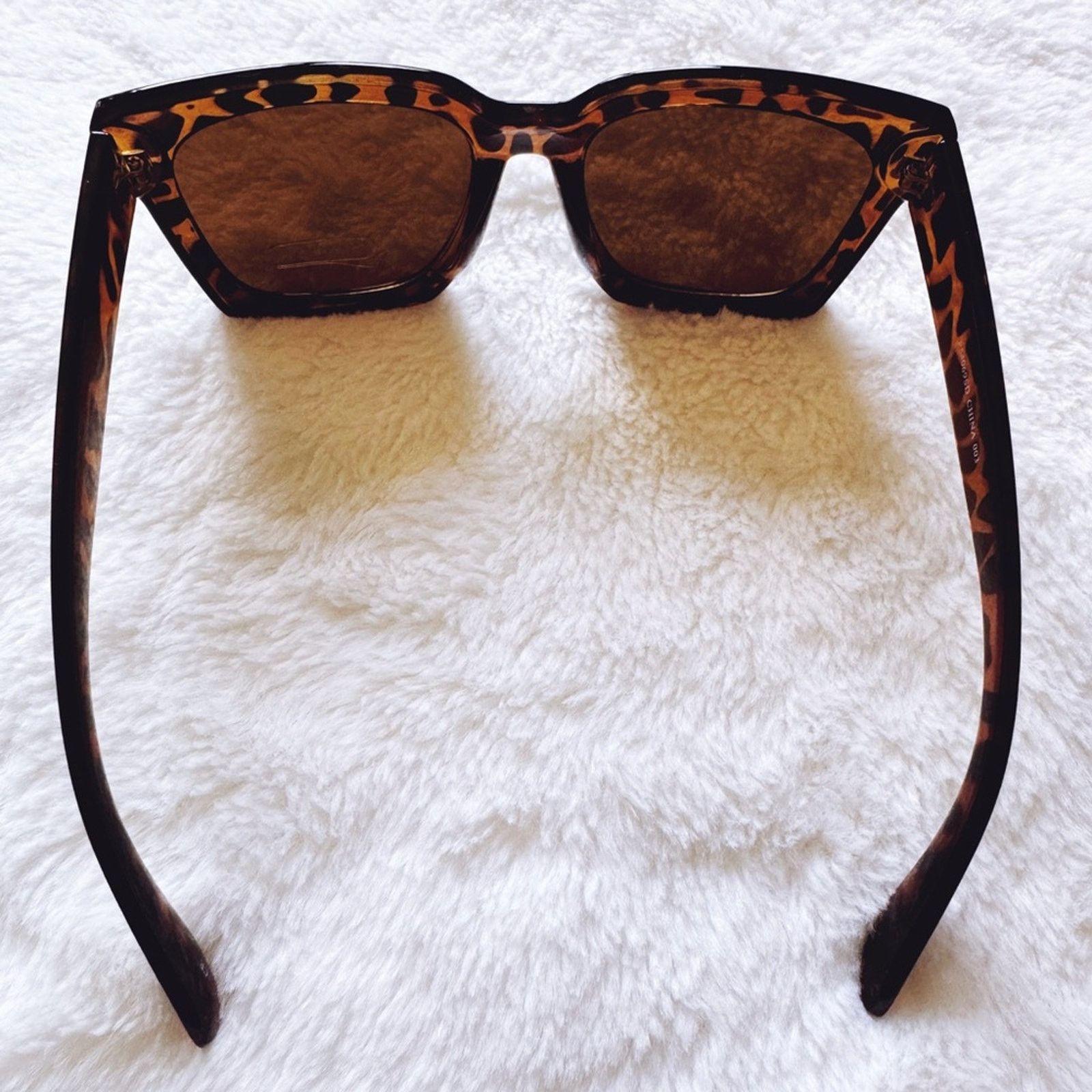 Other Liora Tortoise Brown Oversized Bold Sunglasses Size ONE SIZE - 9 Thumbnail
