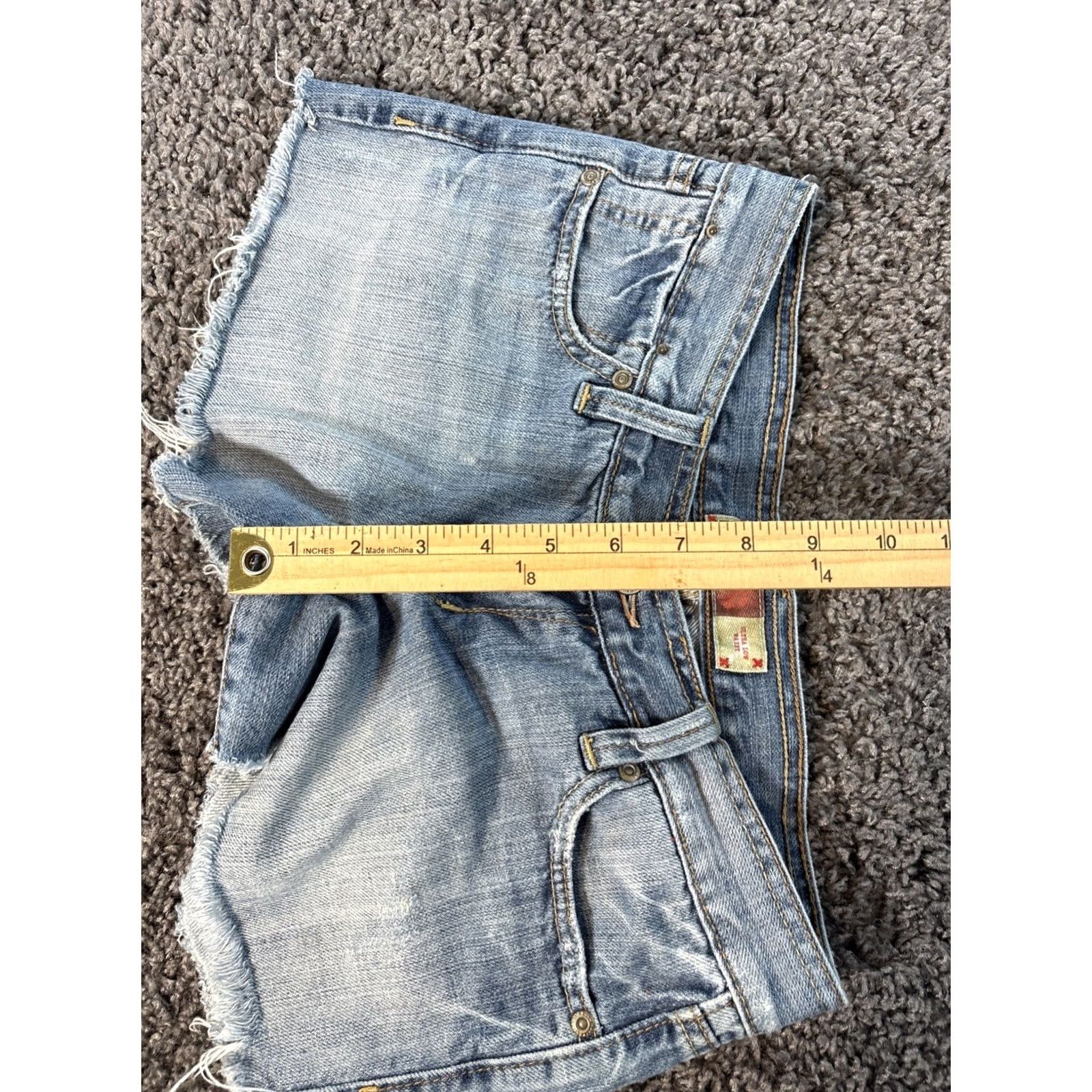 Old Navy VINTAGE Old Navy Low Rise Shorts Womens 30 Denim Light Wash Mini Frayed 90s Festival Size 30" / US 8 / IT 44 - 4 Thumbnail