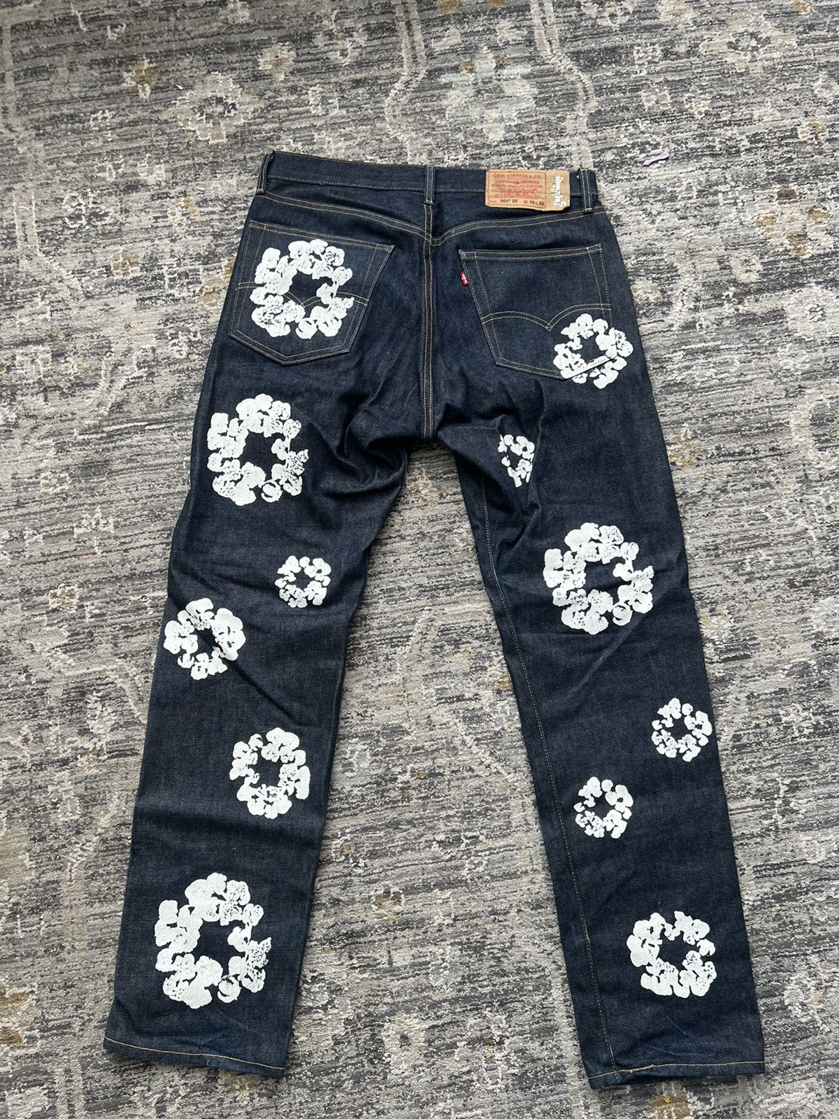 「正規品」DENIM TEARS ブラック フラワーパターン M DENIM TEARS Denim Tears pants flower print | Grailed