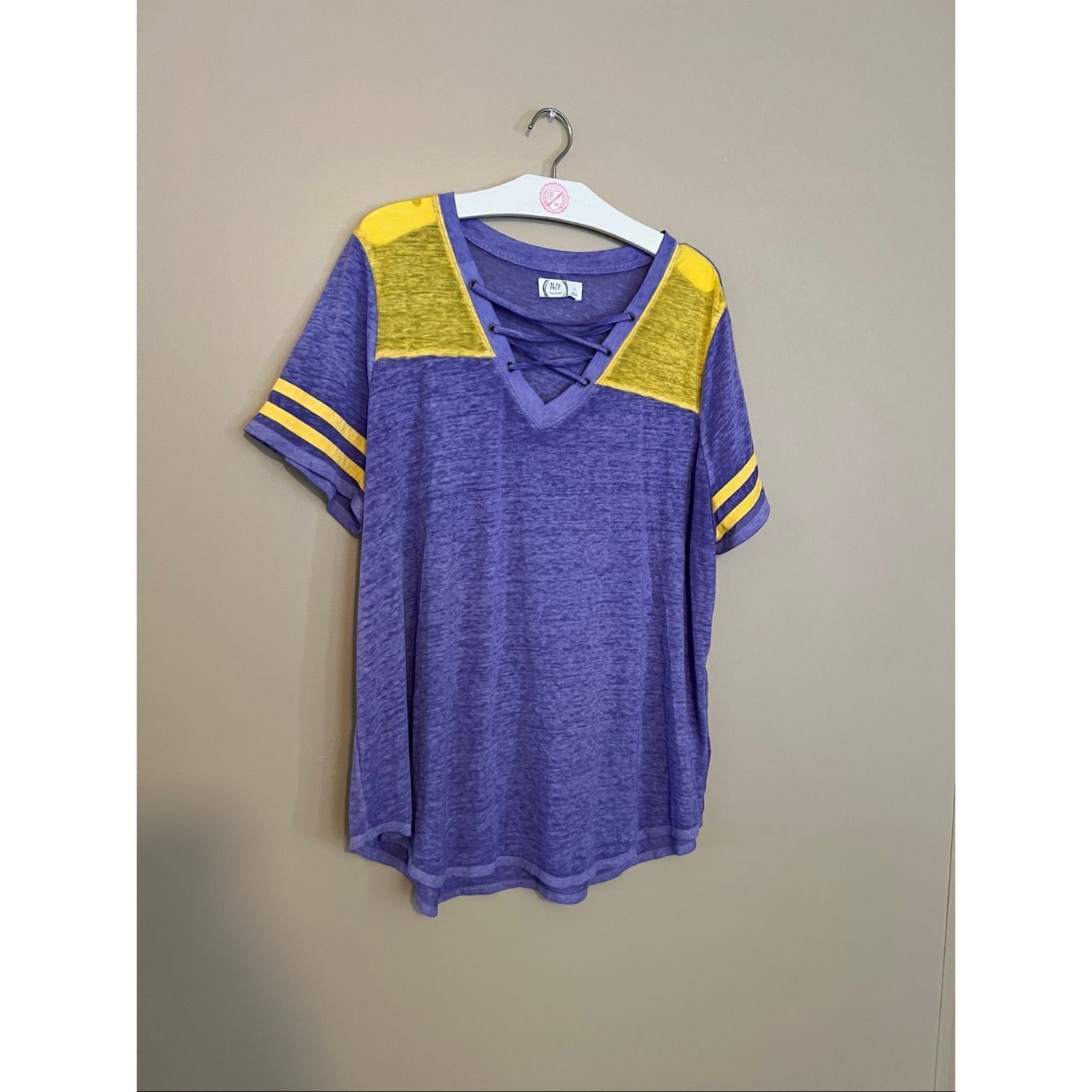 Other Maurice’s 24/7 Purple And Yellow T-Shirt Woman’s Size 1X Size XL / US 12-14 / IT 48-50 - 1 Thumbnail