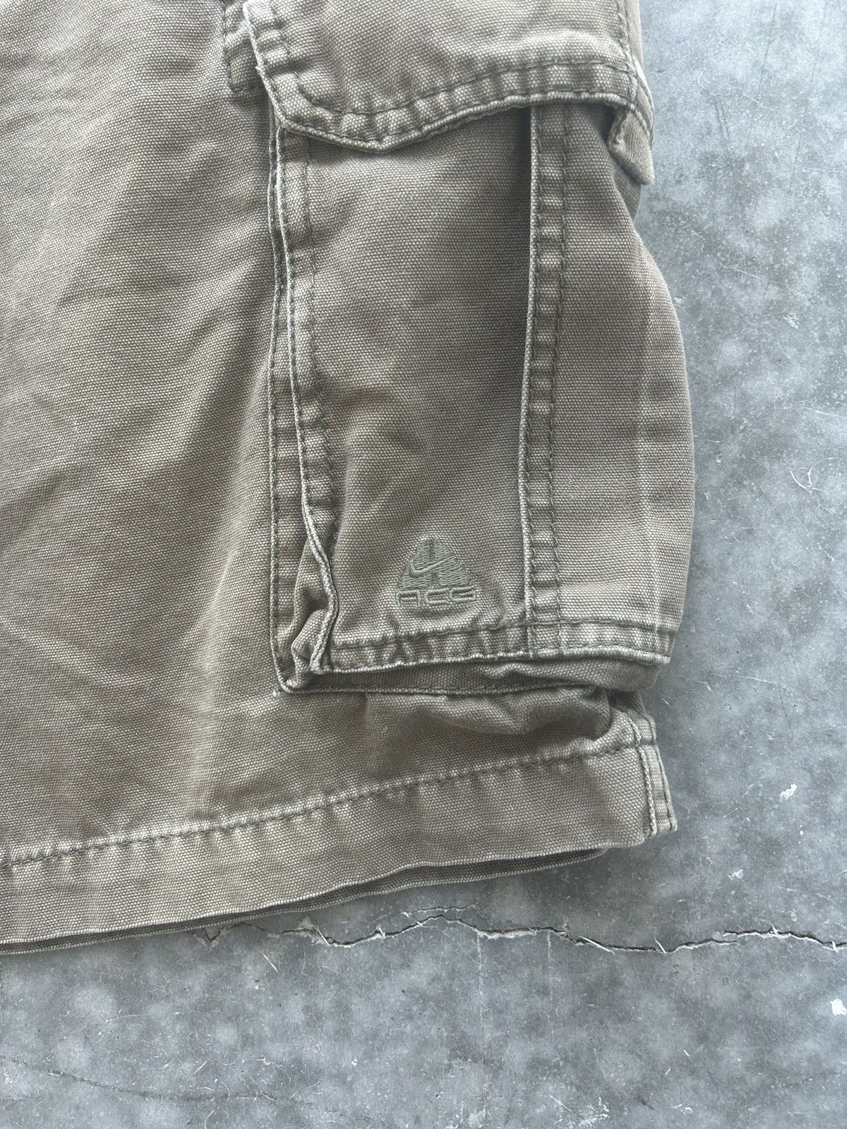 Nike ACG × Vintage Vintage Y2K Nike ACG Hiking Cargo Shorts Size US 36 / EU 52 - 2 Thumbnail