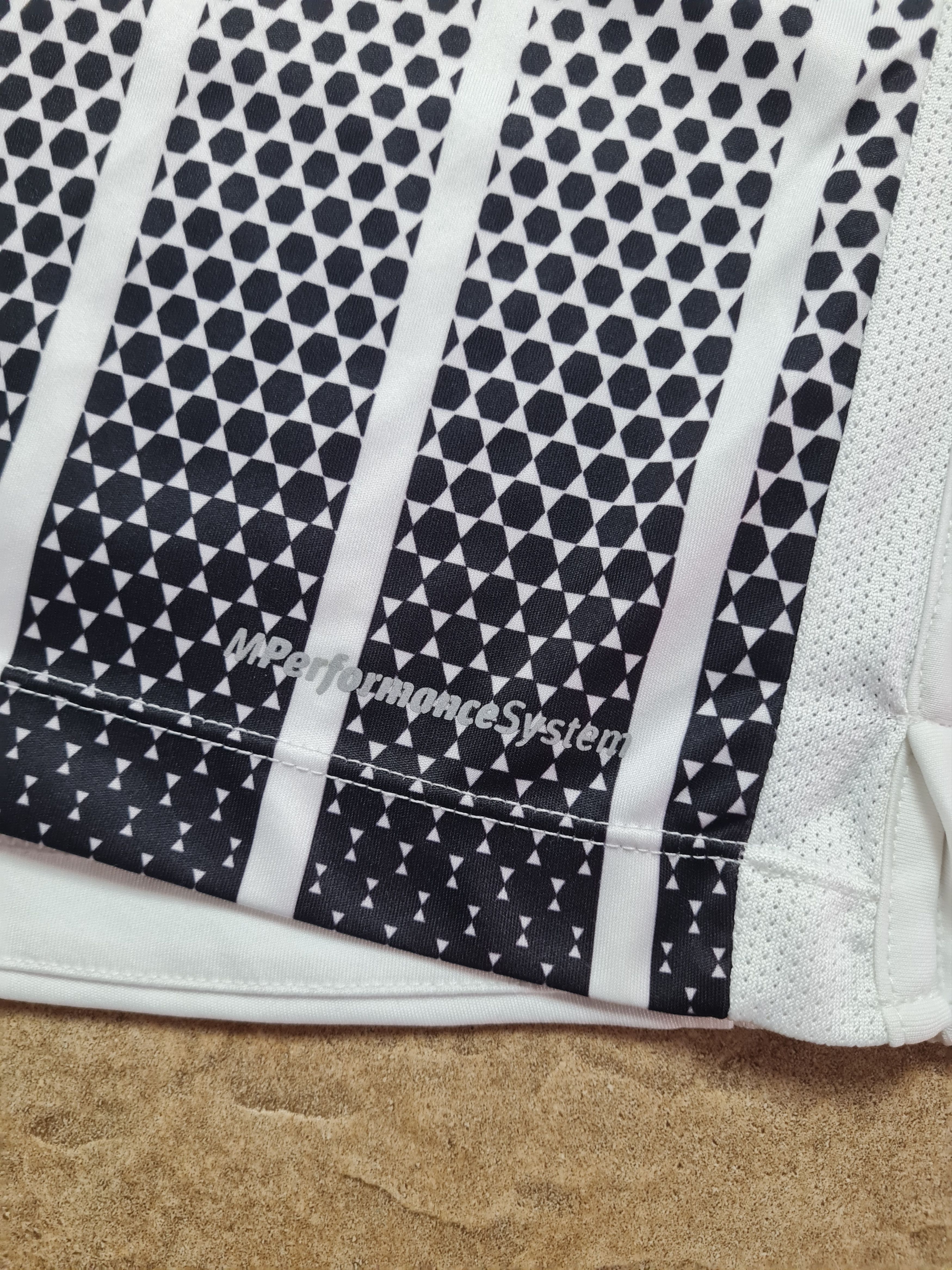 Macron MACRON WHITE REAL MALLORKA 2015/2016 AWAY FOOTBALL SHIRT Size US L / EU 52-54 / 3 - 16 Thumbnail