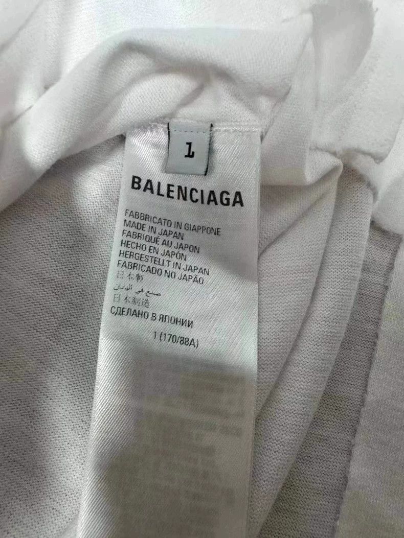 Balenciaga Balenciaga White chest 3 B short sleeve Size US S / EU 44-46 / 1 - 5 Thumbnail