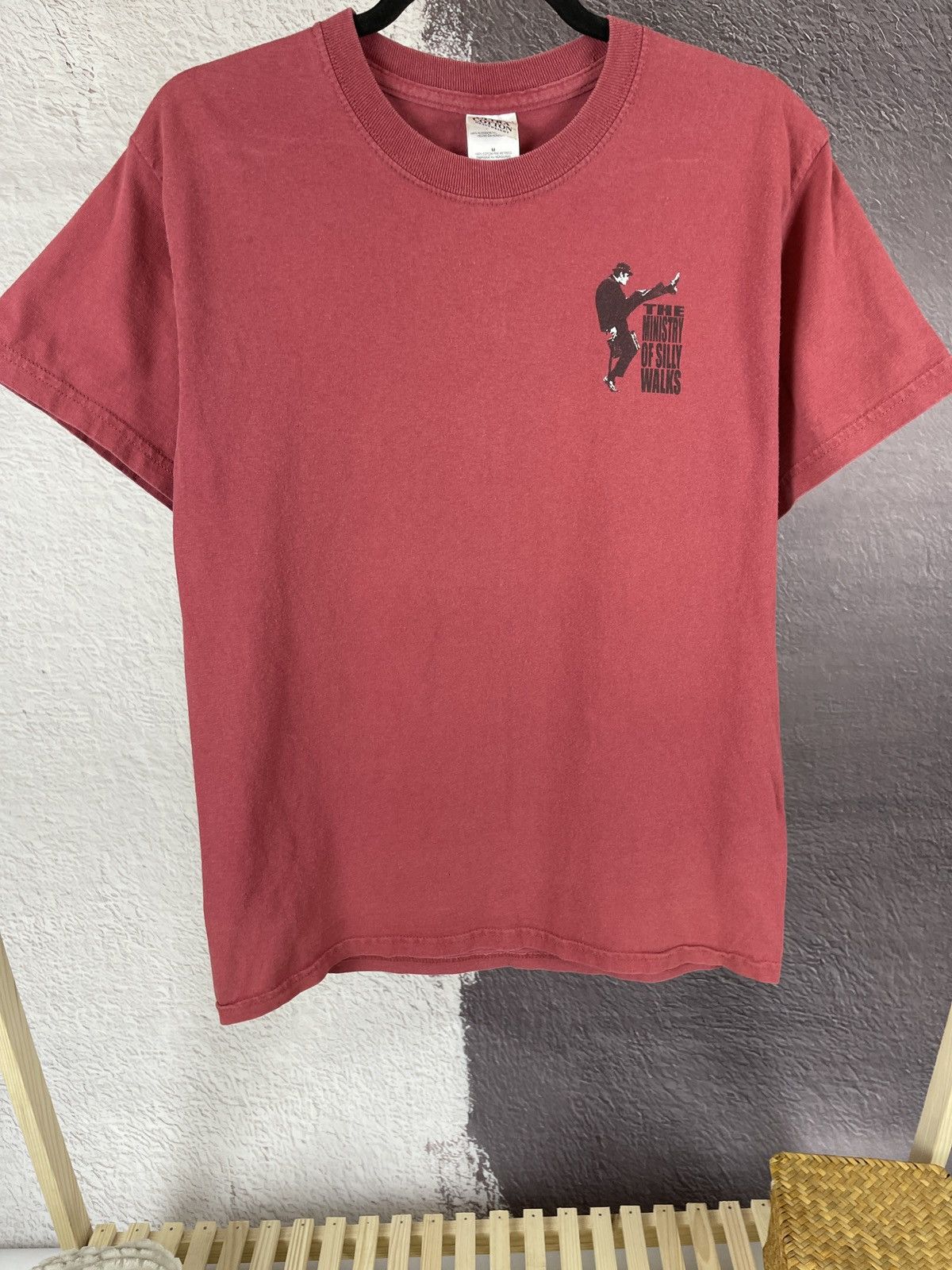 Vintage Vintage 2001 THE MINISTRY OF SILLY WALKS comedy tv show Size US M / EU 48-50 / 2 - 5 Thumbnail