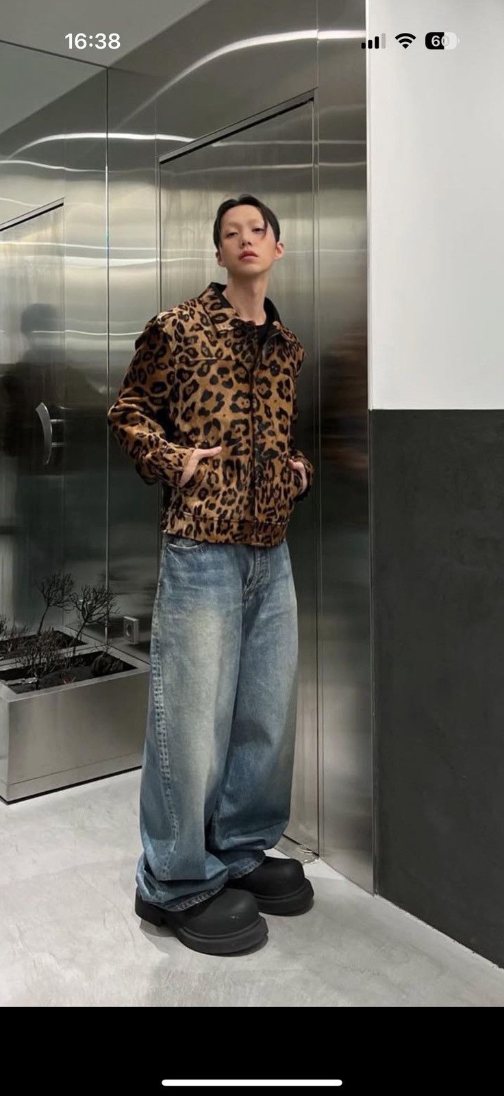 Balenciaga AW22 Balenciaga 360° Waxed Baggy Pants Size US 36 / EU 52 - 12 Thumbnail