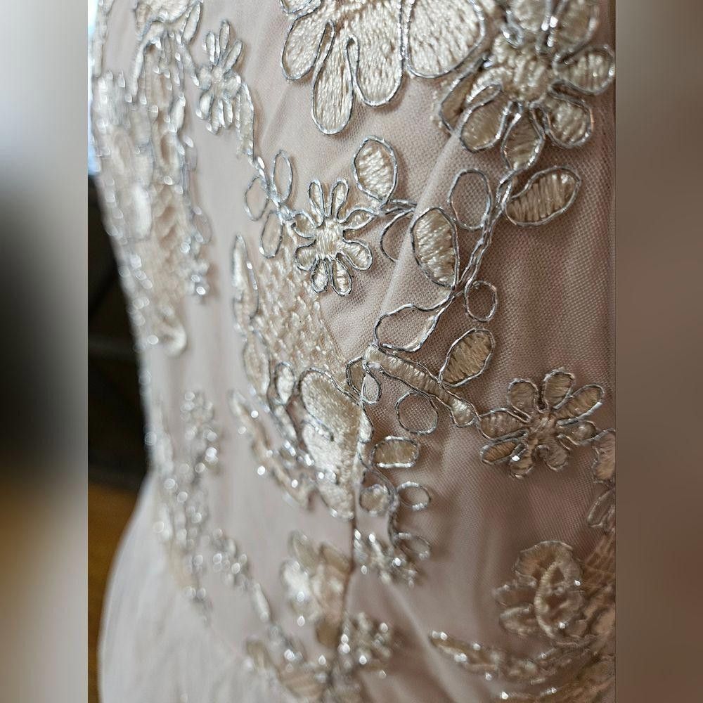 Designer Elegant Embroidered Evening Gown with Glitter Skirt Size L / US 10 / IT 46 - 6 Thumbnail
