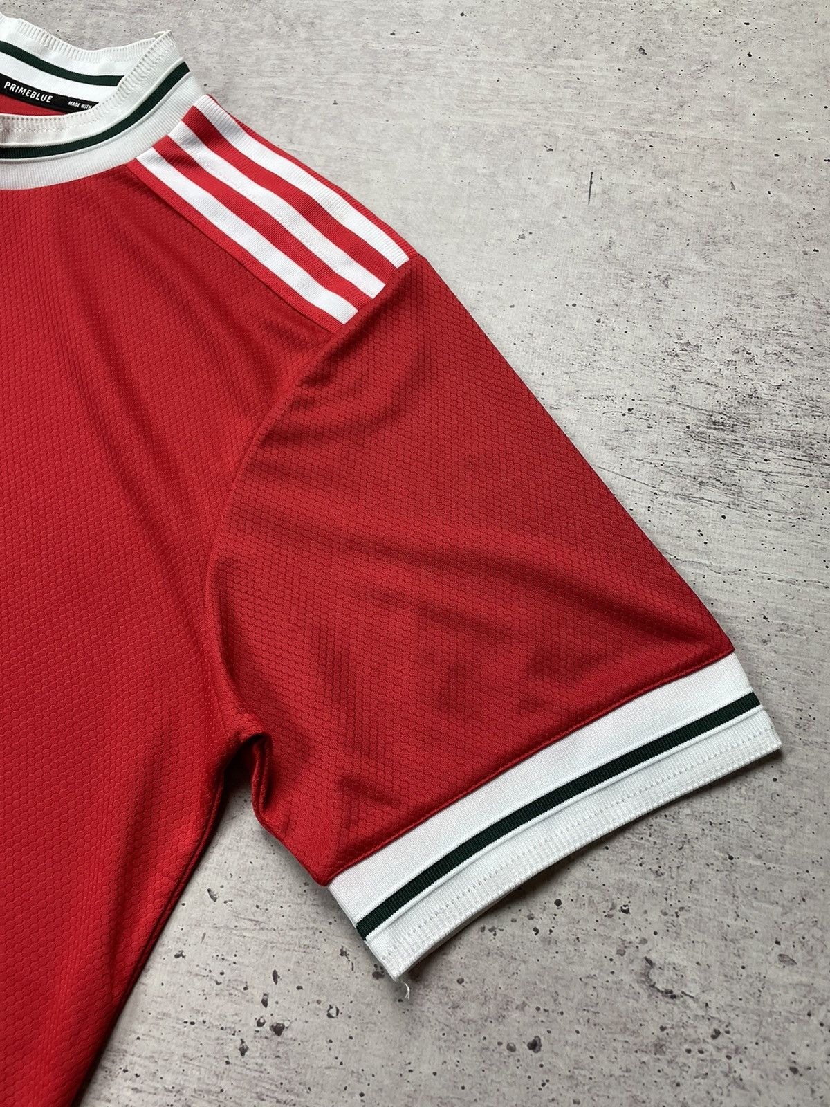 Adidas Adidas Wales 22/2023 kit centre logo Size US L / EU 52-54 / 3 - 5 Thumbnail