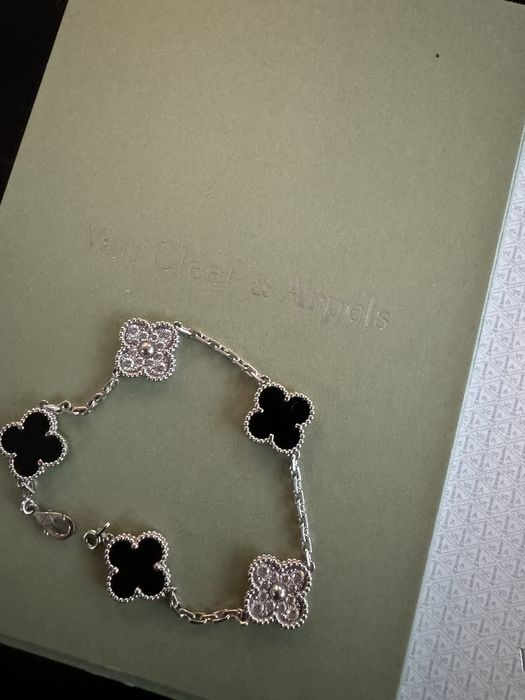 Van Cleef & Arpels Van Cleef & Arpels Alhambra Bracelet in Diamonds and