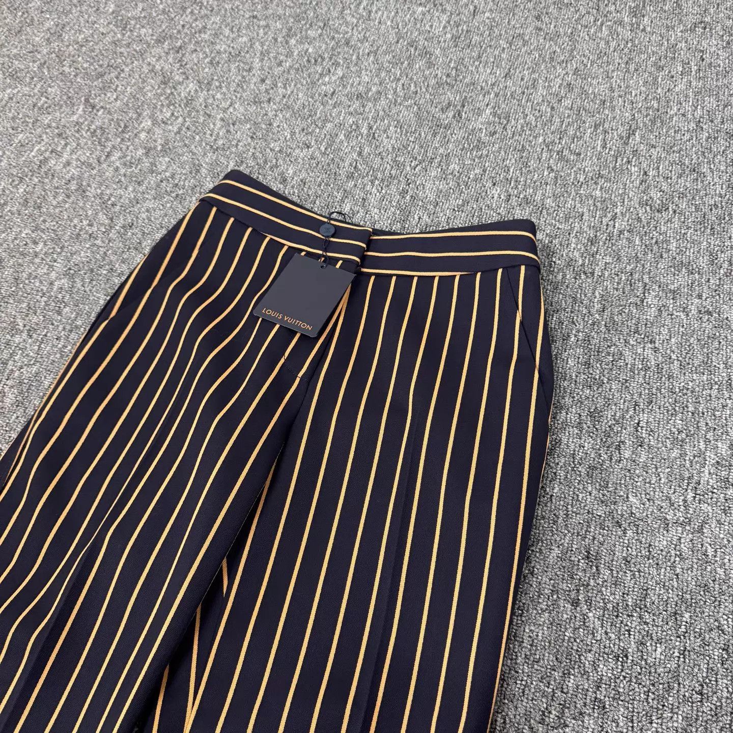 Louis Vuitton LV Leather Logo Striped Trousers 36 New With Tags Size 26" / US 2 / IT 38 - 3 Thumbnail