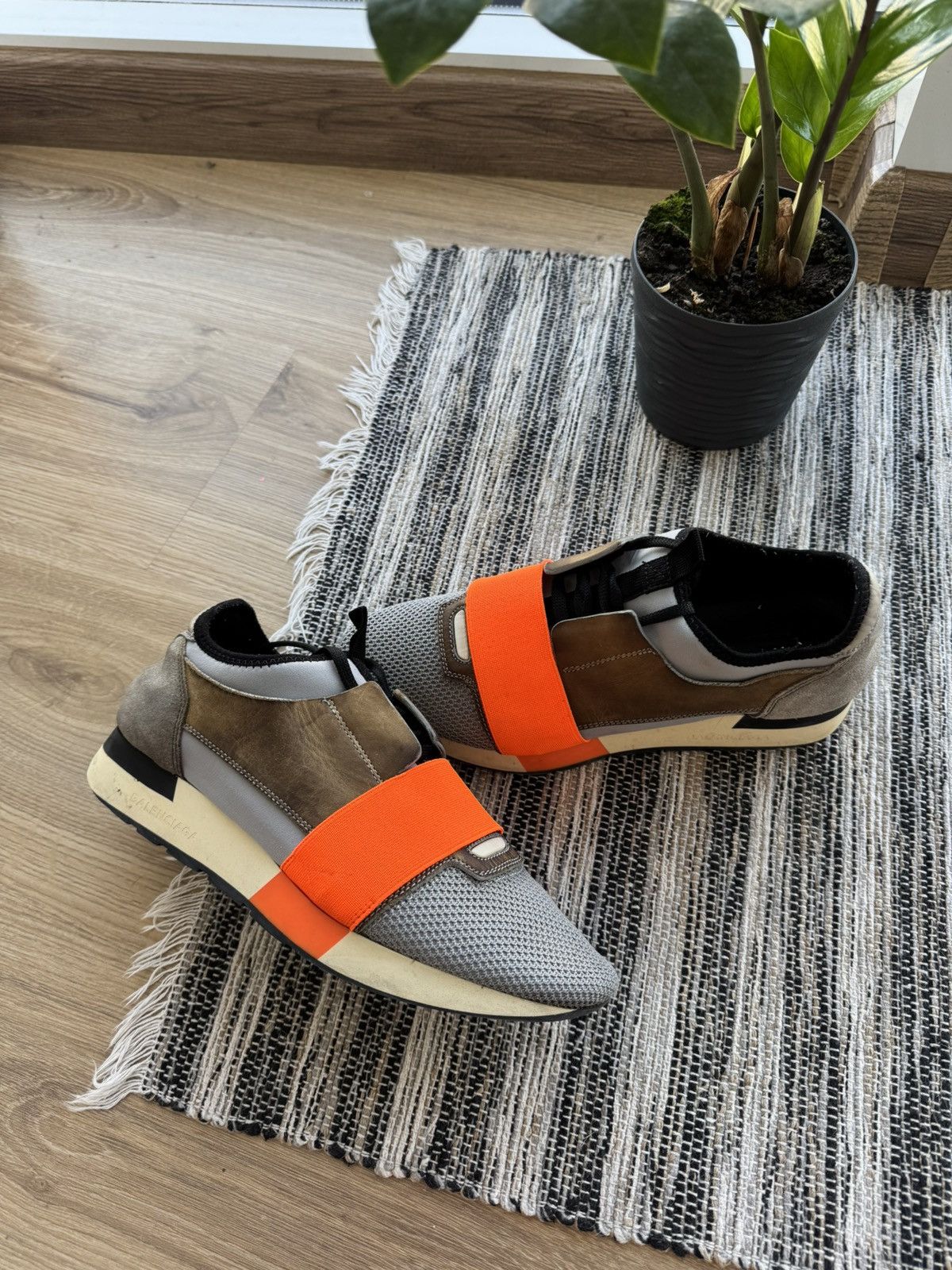 Balenciaga Balenciaga Race Runner Vintage Woman Sneakers Shoes Size 39 Size US 8.5 / IT 38.5 - 2 Thumbnail