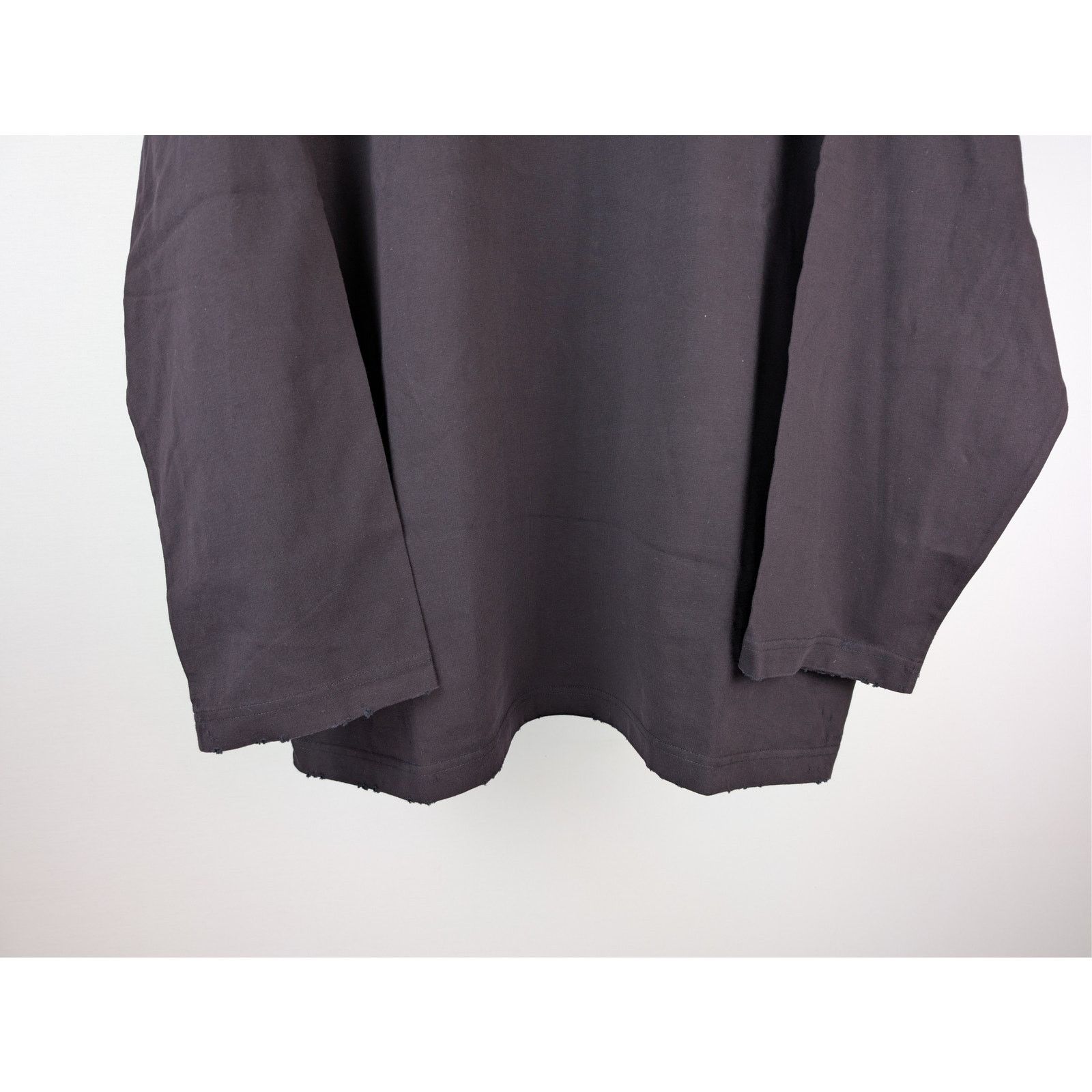 Balenciaga o1rshd1 Pierced Oversized Long Sleeve Jersey T-Shirt Black Size US S / EU 44-46 / 1 - 4 Thumbnail