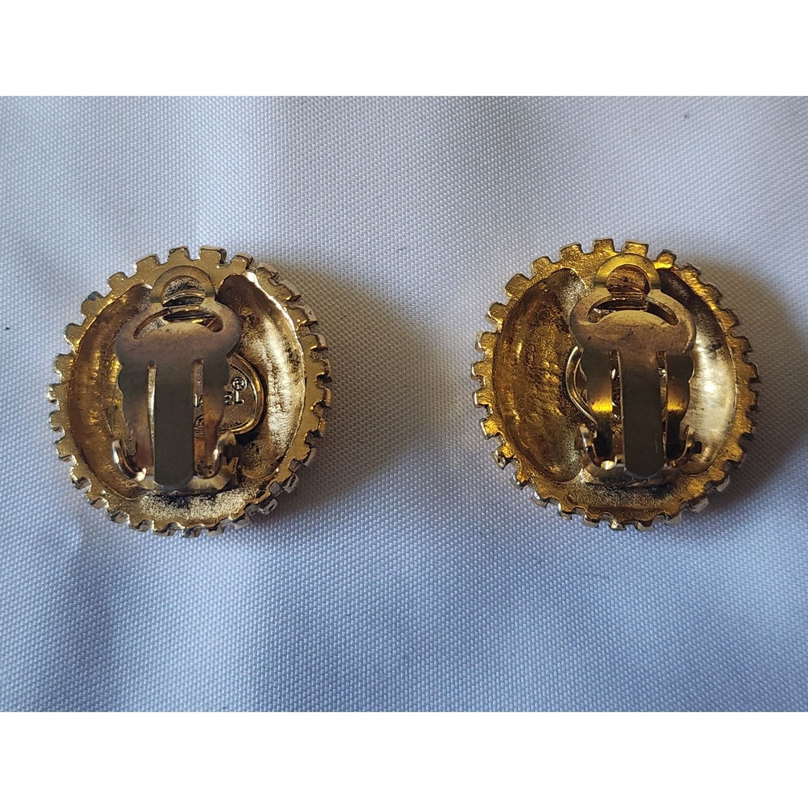 Chanel Authentic Vintage CHANEL Clip On Gold Double CC Earrings Size ONE SIZE - 8 Thumbnail