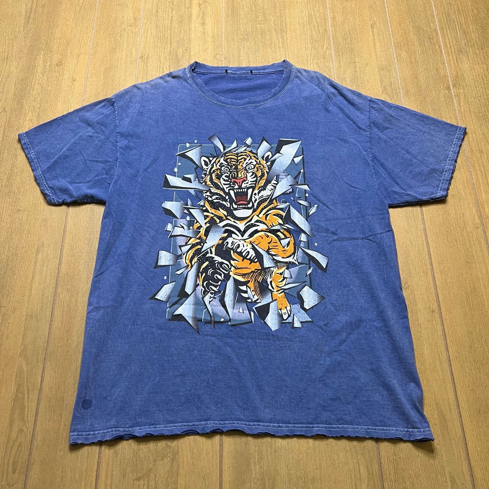 Ed Hardy Vintage Tiger Graphic T-Shirt Blue Faded Y2K Grunge Sz M/L Size US L / EU 52-54 / 3 - 1 Thumbnail