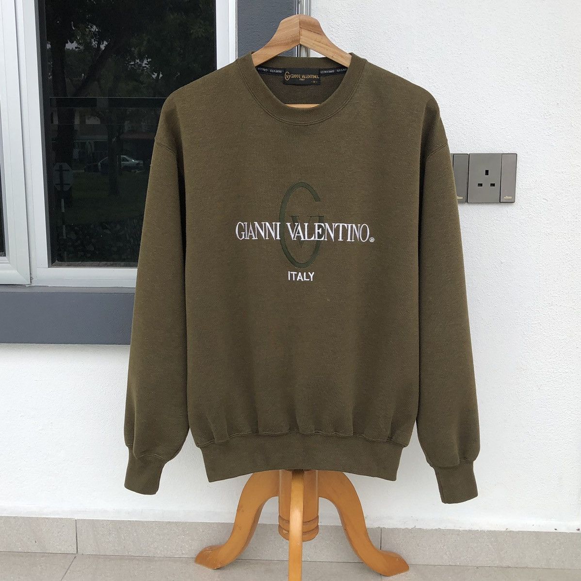 Gianni Valentino VTG Gianni Valentino Italy Embroidery Big Logo Sweatshirts Size US M / EU 48-50 / 2 - 2 Thumbnail