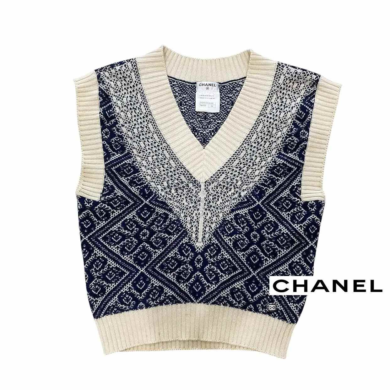 CHANEL 100% Cashmere V Neck Cropped Top Knit