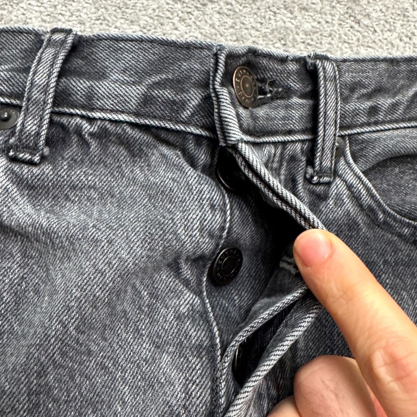 Levi's Everlane The Cheeky Cropped Denim Jeans Womens 26 Black Button Fly Cotton Regular Size Type Jeans Size 26" / US 2 / IT 38 - 4 Thumbnail