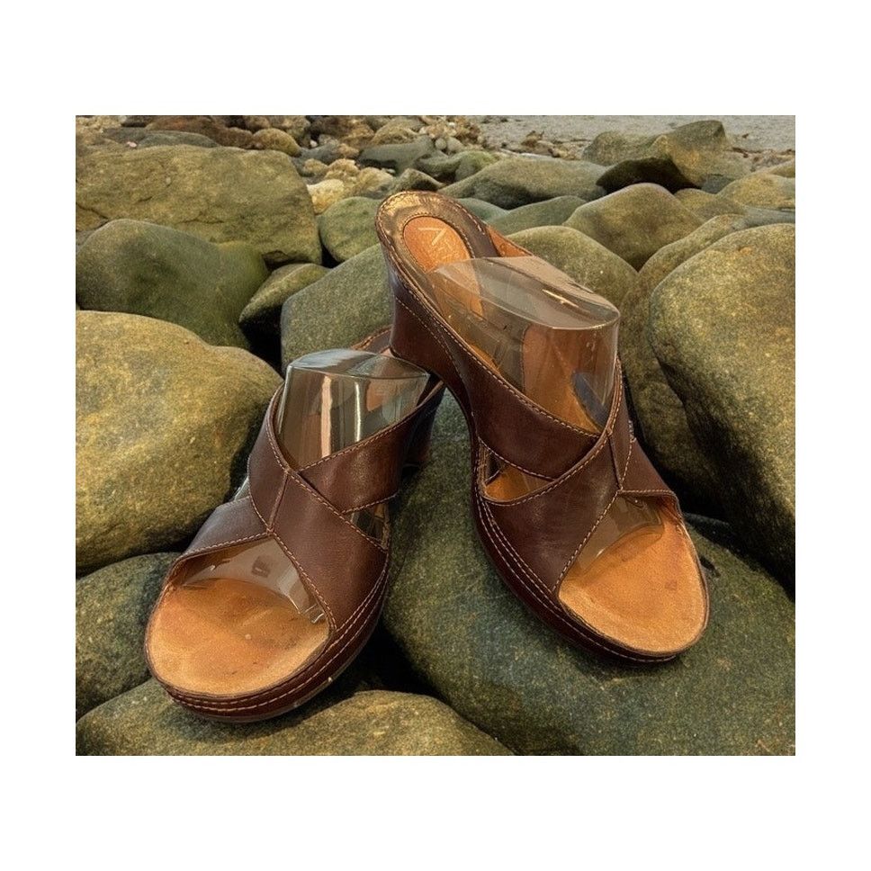 Clarks Artisan Coll. Sandals Brown Leather Heel Shoes Size 6.5 M, Women's