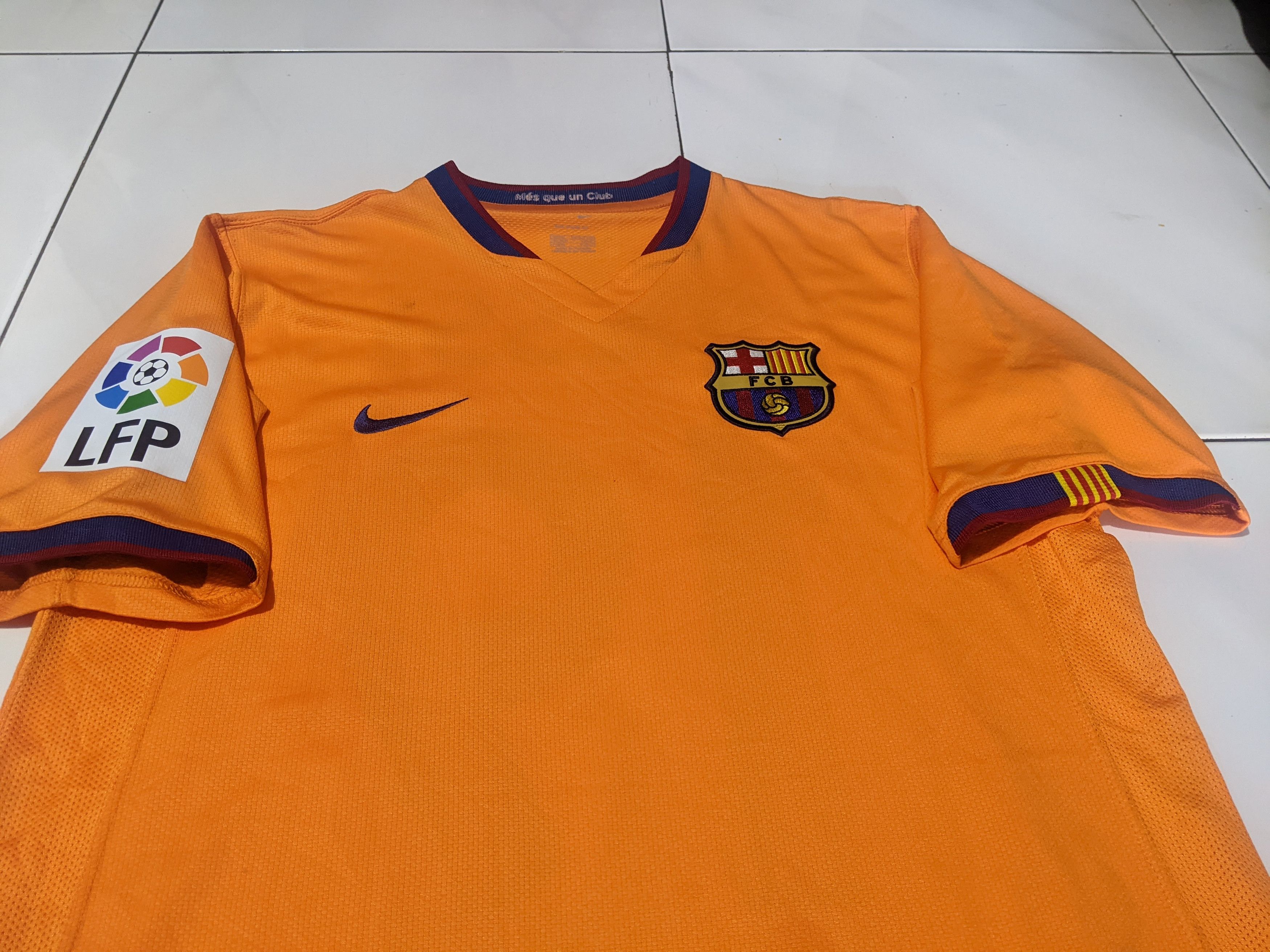 Nike FC Barcelona 2006 Away Jersey Messi Jersey football shirt Size US M / EU 48-50 / 2 - 4 Thumbnail