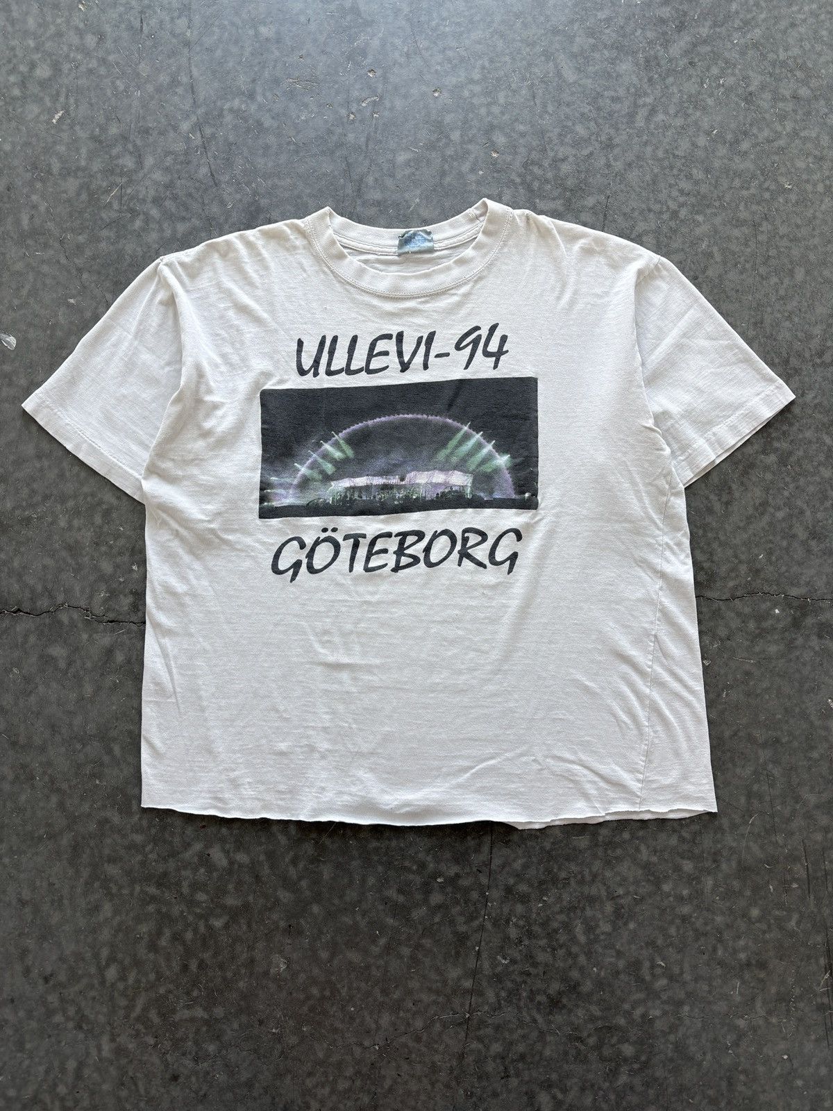 Vintage Vintage 90s Ullevi Goteborg Graphic Tee Boxy Cropped Size US L / EU 52-54 / 3 - 1 Thumbnail