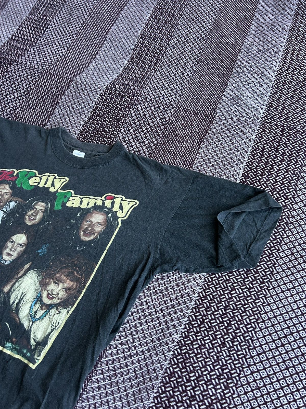 Vintage Vintage Merch The Kelly Family Face Printed 90s Tee Rare Y2K Size US L / EU 52-54 / 3 - 10 Thumbnail