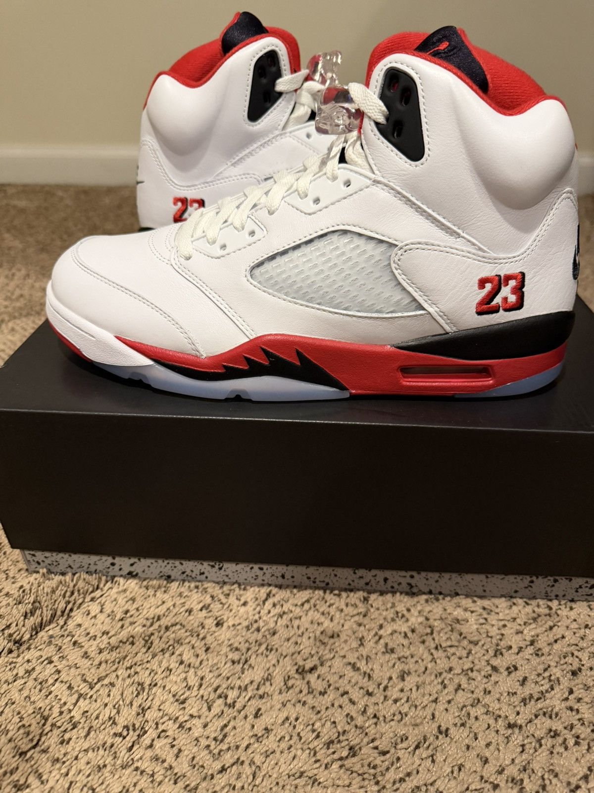 Jordan Brand Jordan 5 Fire Red Size US 10.5 / EU 43-44 - 2 Thumbnail