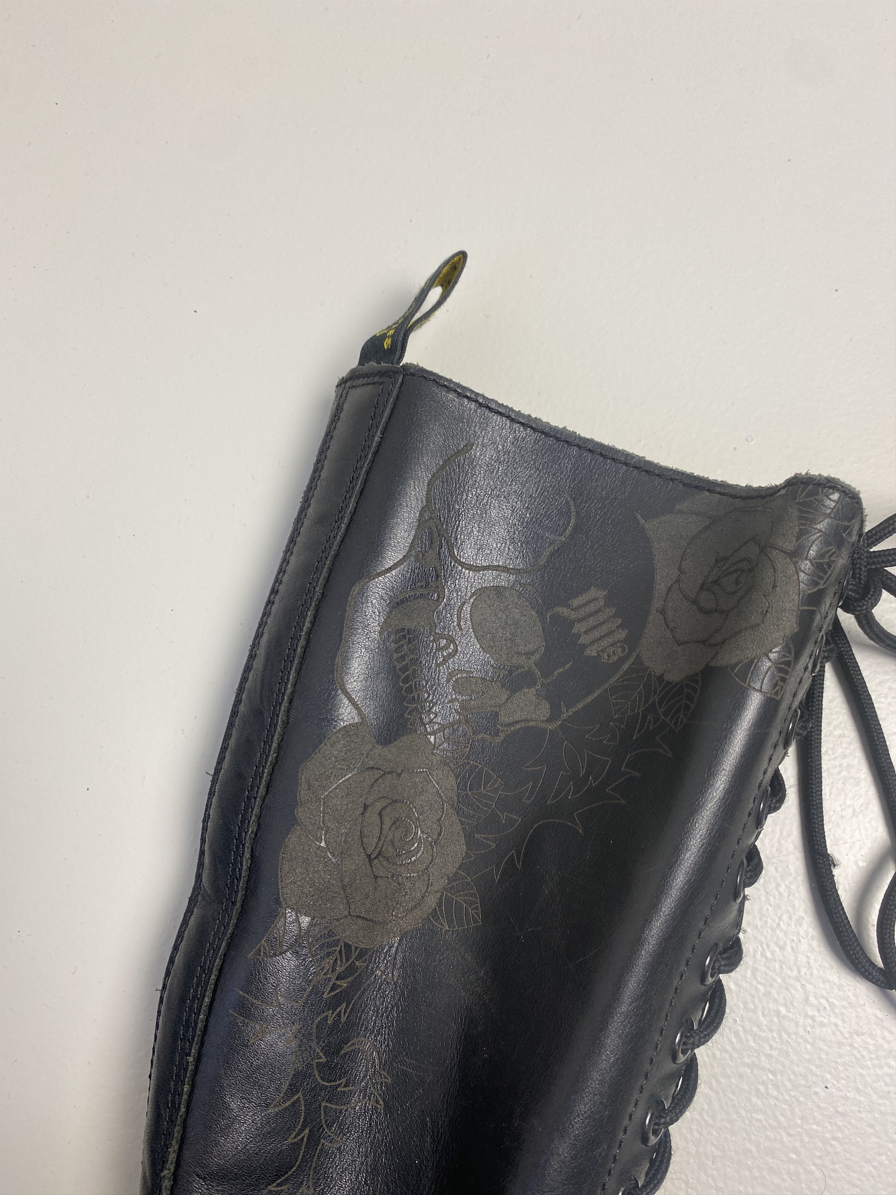 Dr. Martens Dr Martens 11550 Eyelett Skulls Knee High Lace boots Size US 7 / IT 37 - 2 Thumbnail