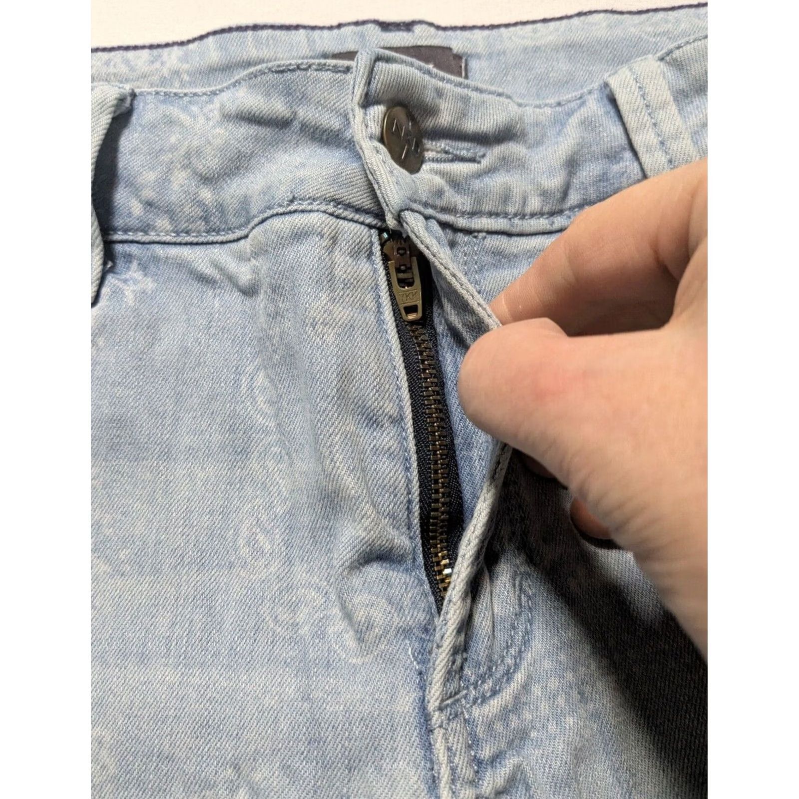 NYDJ NYDJ RELAXED LIFT X TUCK TECHNOLOGY Jeans Women 6 Blue Paisley Cuffed Ankle Denim 5-Pocket Style Size 28" / US 6 / IT 42 - 6 Thumbnail