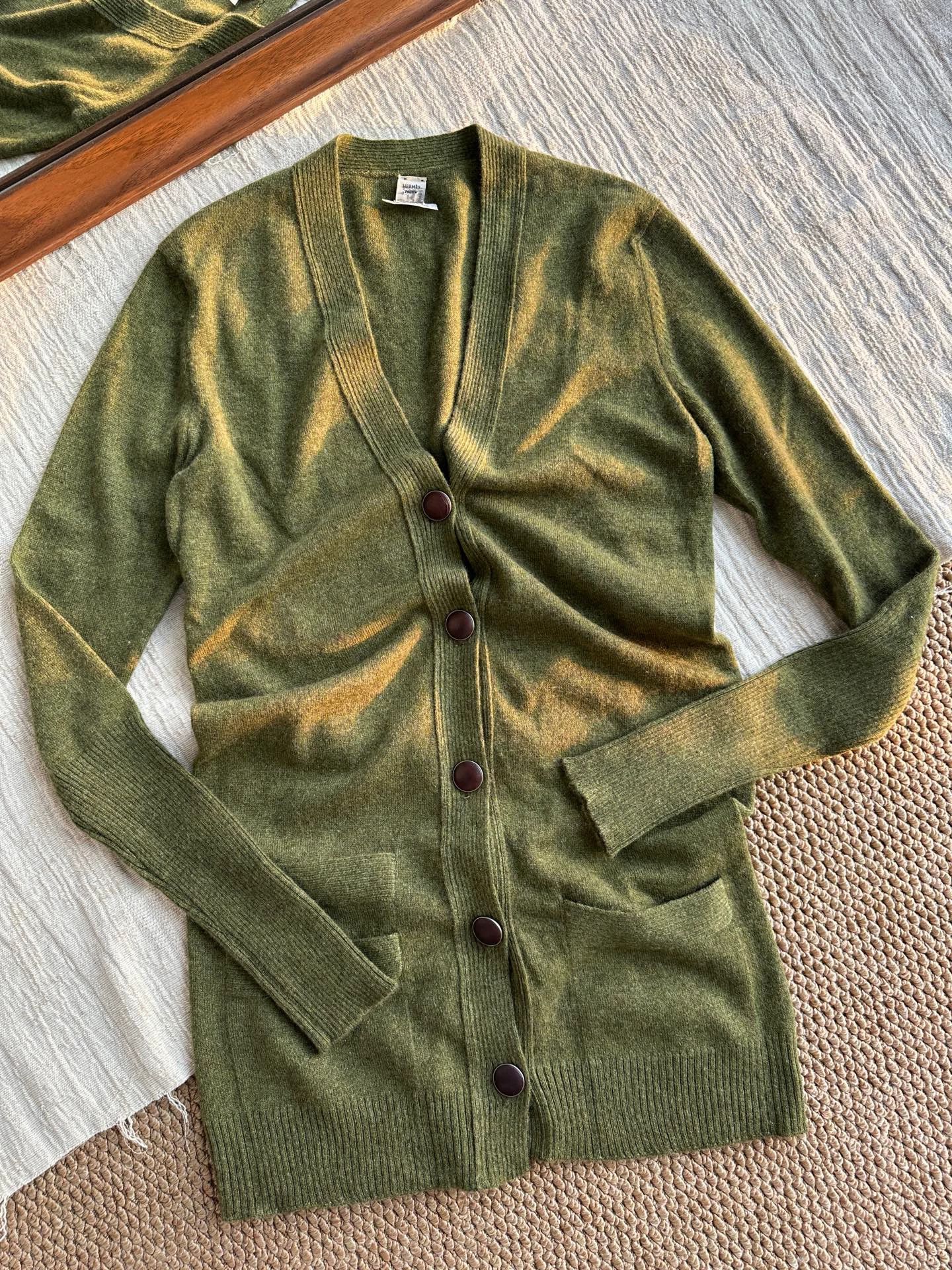 Hermes Hermes Gaultier solid green cashmere cardigan women's mid-l Size XS / US 0-2 / IT 36-38 - 1 Thumbnail