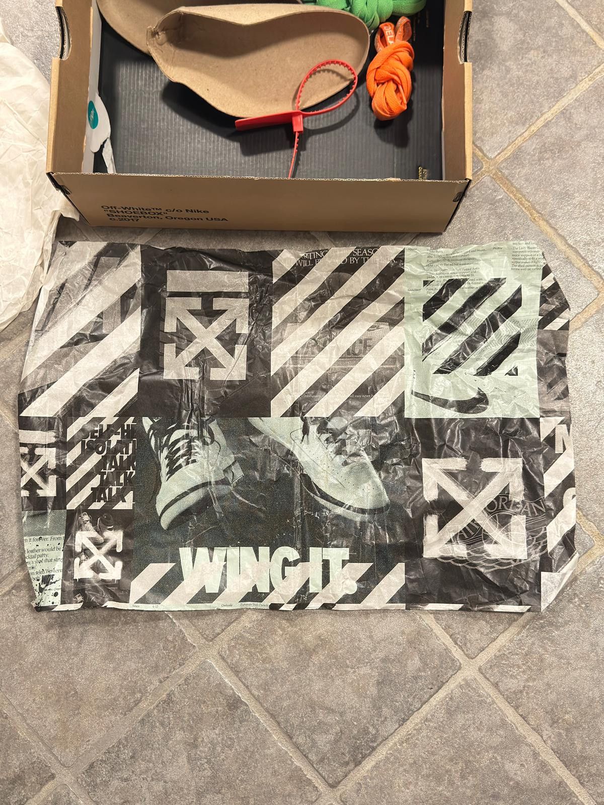 Jordan Brand × Off-White Off-White x Air Jordan 1 Retro High OG ‘Chicago’ Size US 8.5 / EU 41-42 - 9 Thumbnail