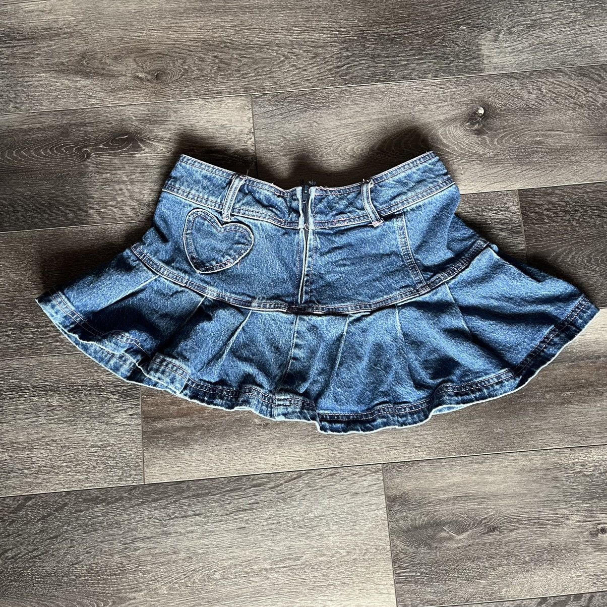 Hot Topic Sweet Society Heart Logo Pleated Denim Jean Skirt Size Small Size 26" / US 2 / IT 38 - 2 Thumbnail