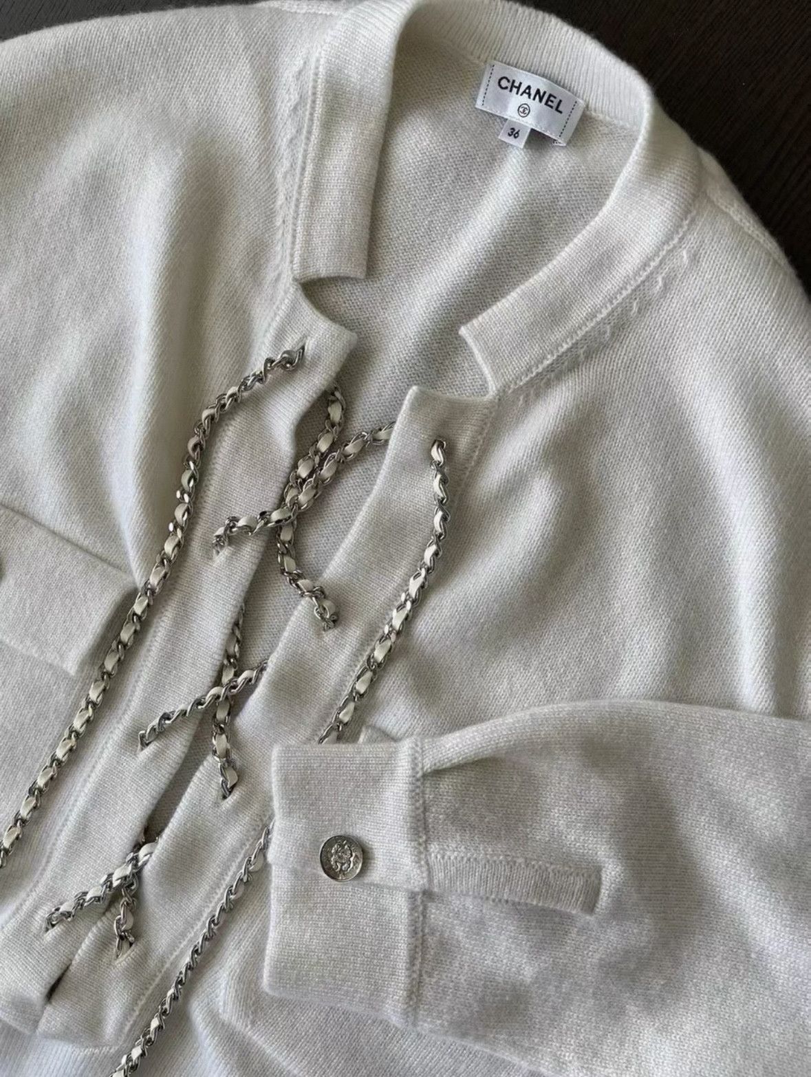Chanel Chanel White Cashmere Top with Chain Detail Size M / US 6-8 / IT 42-44 - 4 Thumbnail