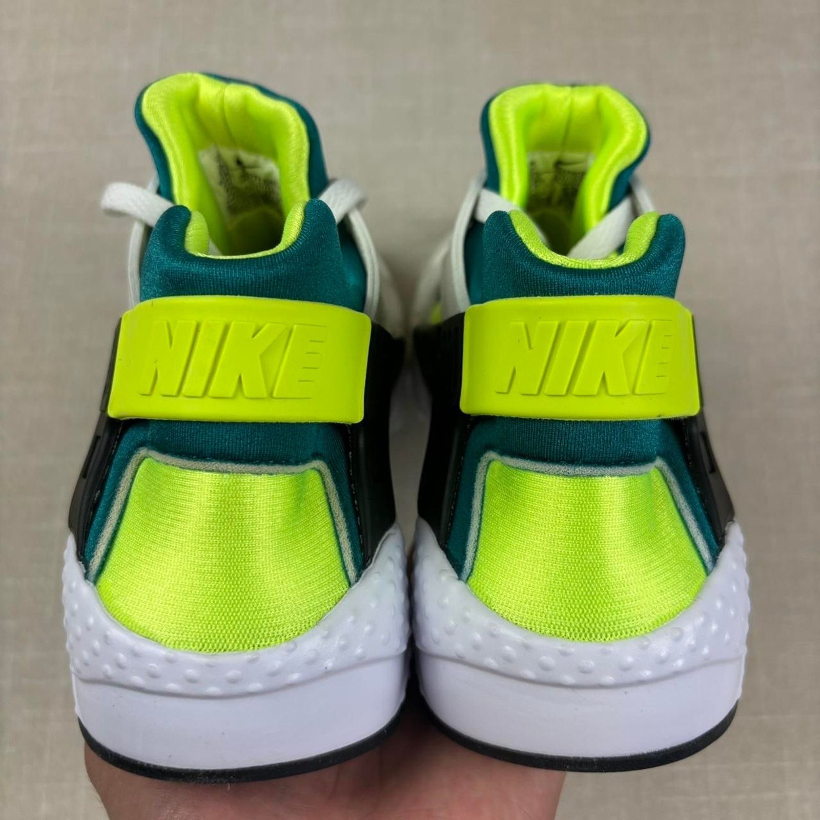 Nike 2022 Nike Air Huarache Run “White Volt Bright Spruce” 7.5W Size US 7.5 / IT 37.5 - 6 Thumbnail
