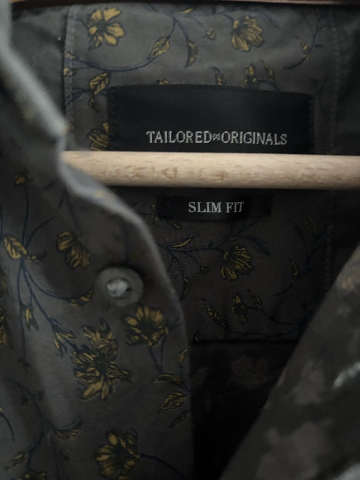 Vintage Shirt with flowers, M, slim fit Size US M / EU 48-50 / 2 - 3 Thumbnail