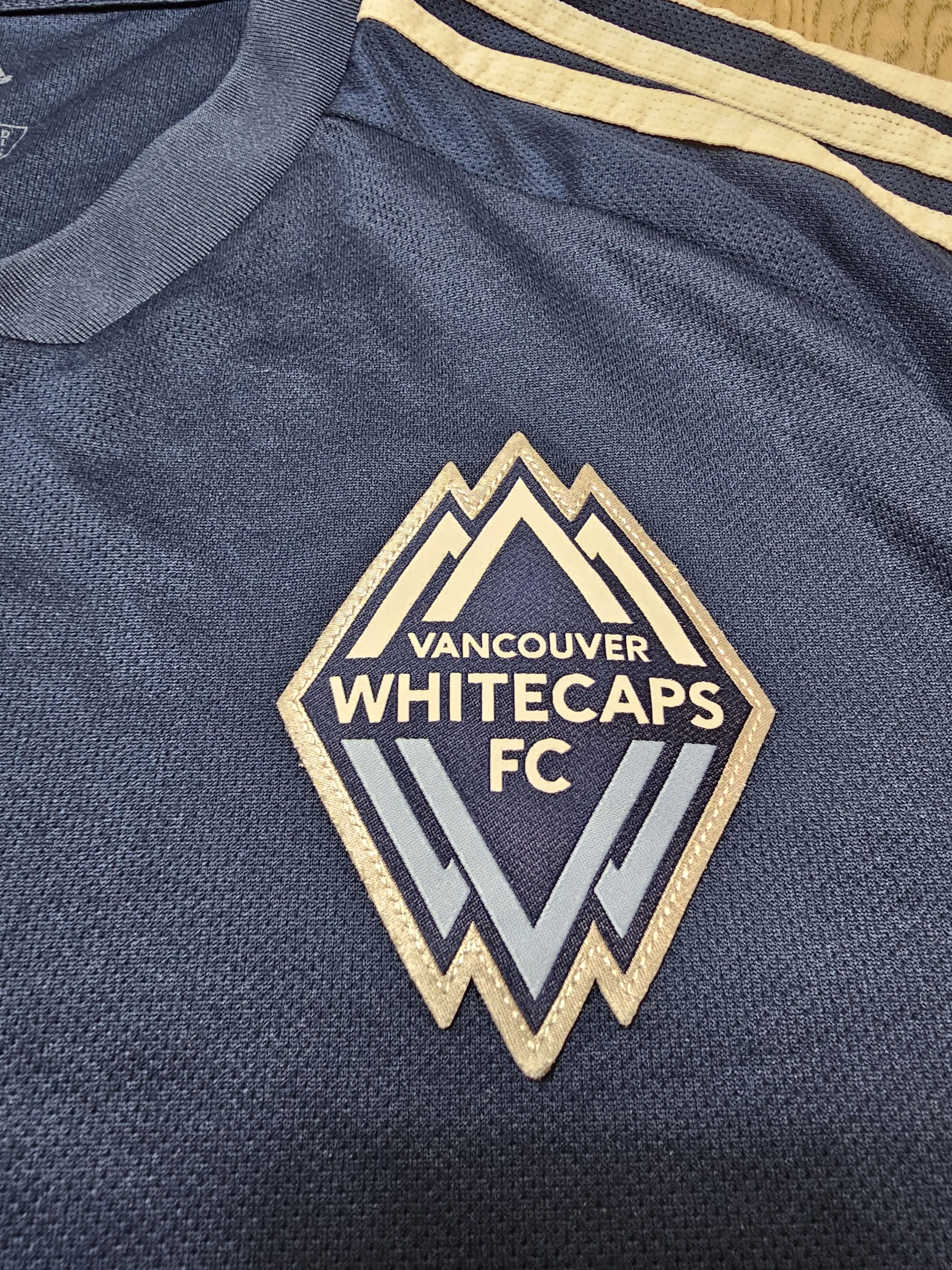 Adidas VANCOUVER WHITECAPS 2018 TRAINING FOOTBALL SOCCER JERSEY Size US L / EU 52-54 / 3 - 4 Thumbnail