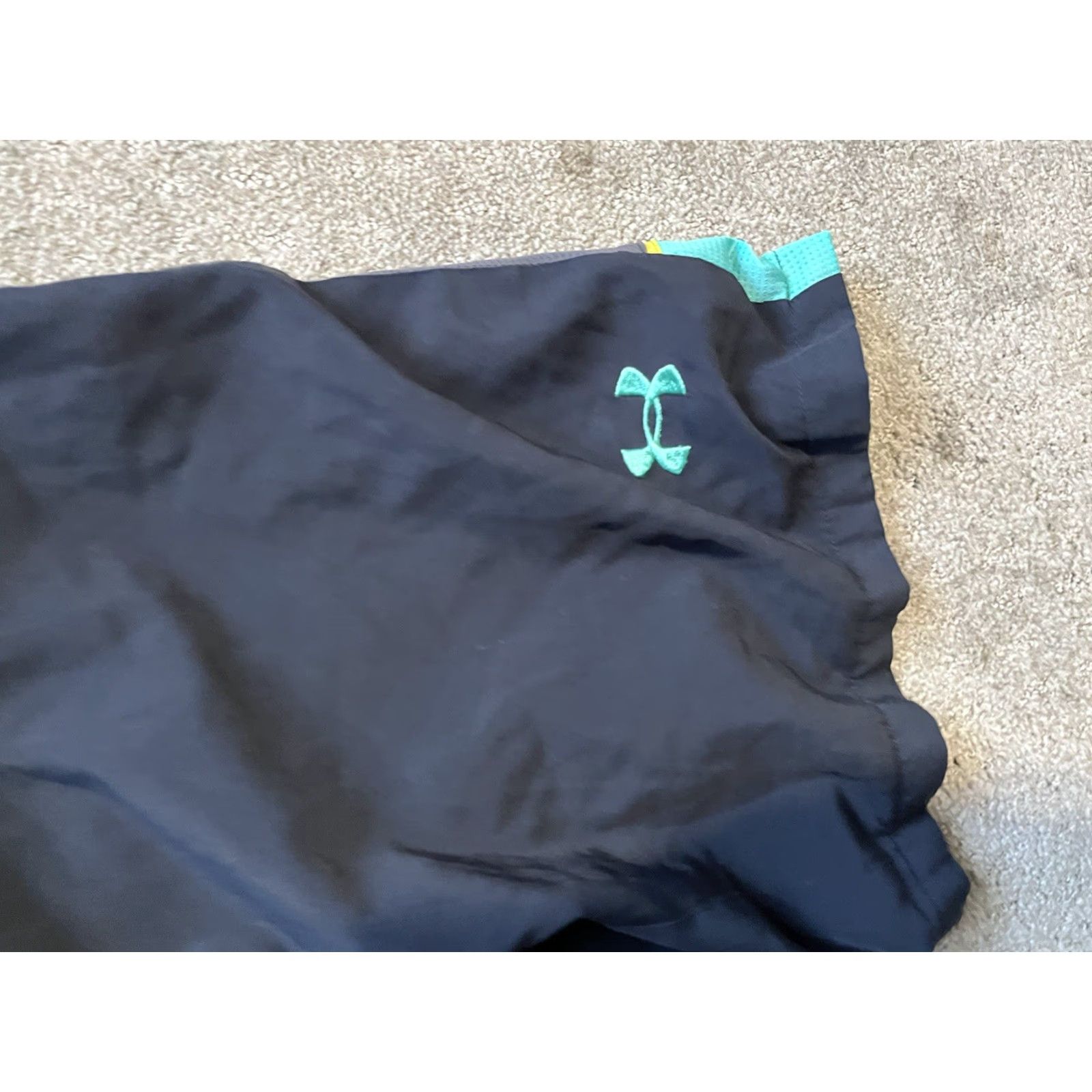 Under Armour Under Armour Men's Large HeatGear Shorts Black with Leg Lining Y2K No Drawstring Size US 33 - 3 Thumbnail