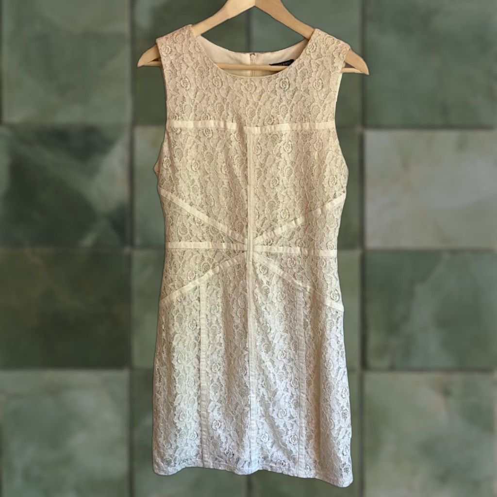 Vintage Bisou Bisou Women's Ivory Floral Lace Sheath Dress Knee Length Sleeveless Size 10 Size L / US 10 / IT 46 - 1 Thumbnail