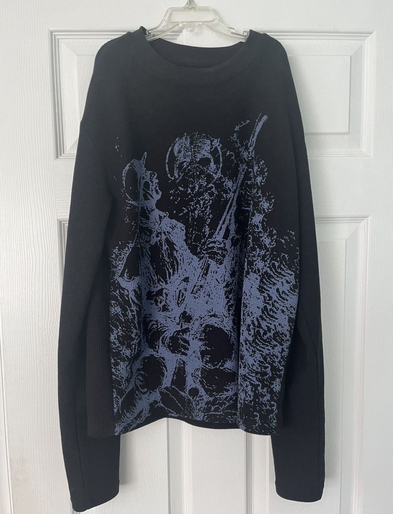 Other black stencil peaceinwar thermal never worn Size US L / EU 52-54 / 3 - 1 Thumbnail