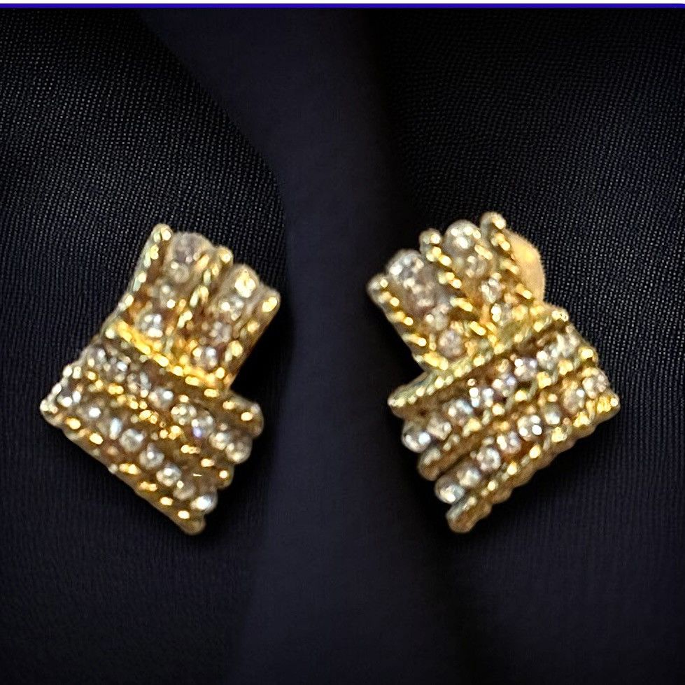 Monet Vintage Monet gold tone rhinestone ribbon clip on earrings Size ONE SIZE - 2 Thumbnail