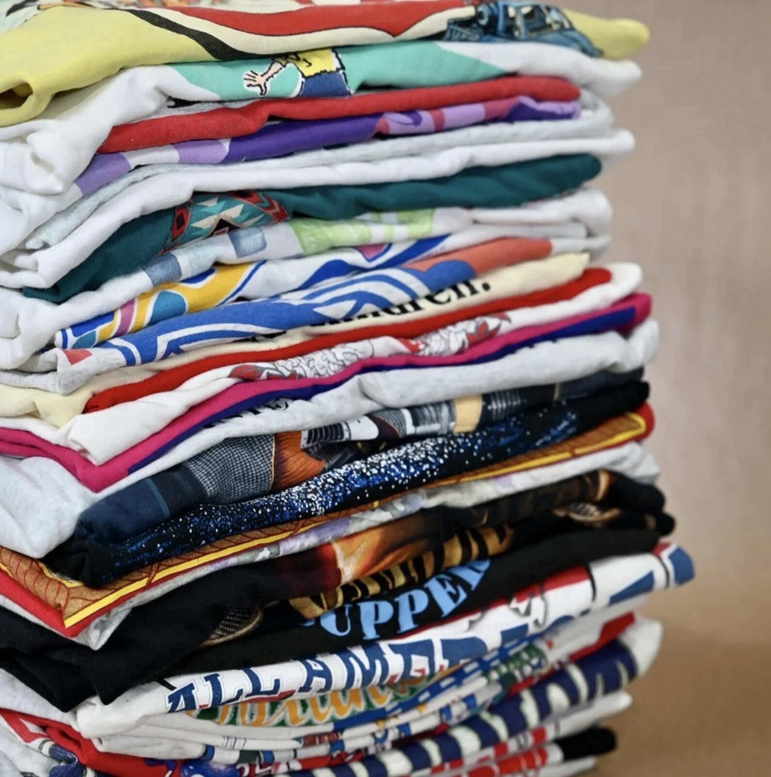 Other Men’d Vintage Clothing Mystery Box 15 Pcs Graphic Band Tees Size ONE SIZE - 3 Thumbnail