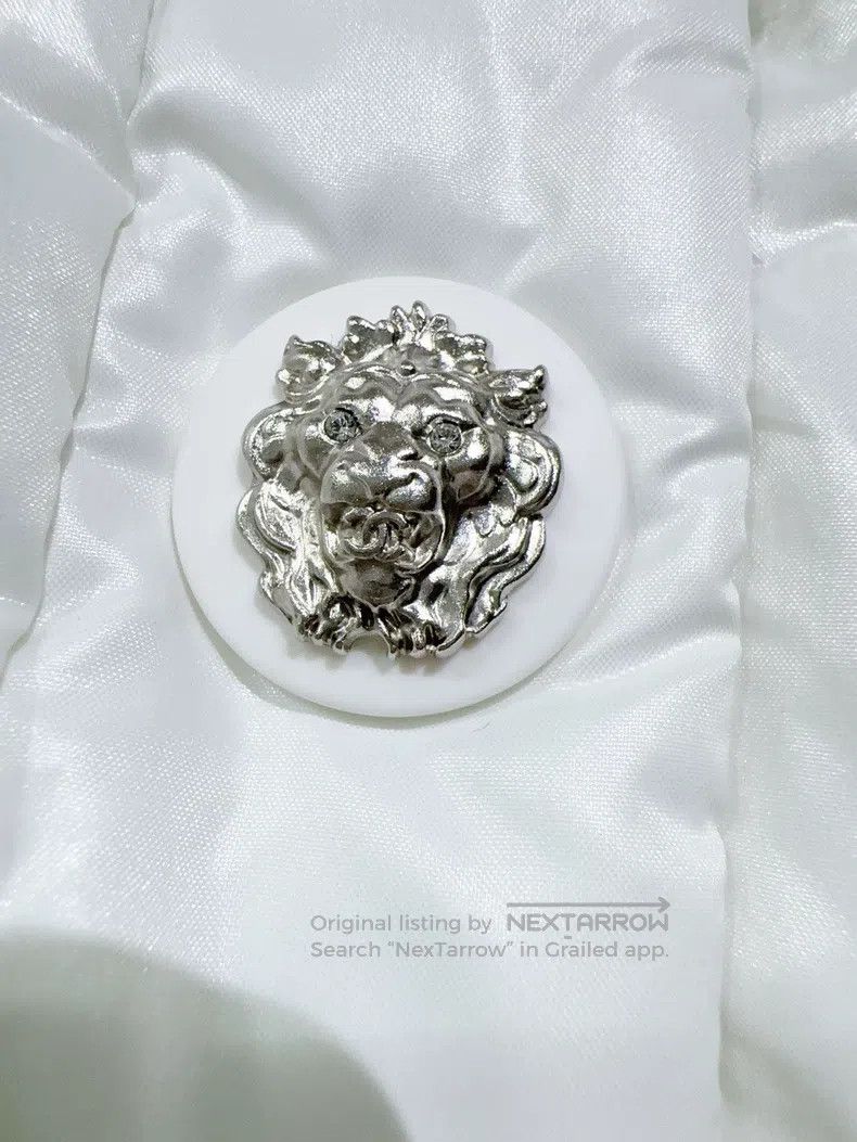 Chanel Chanel White coat Size XS / US 0-2 / IT 36-38 - 2 Thumbnail