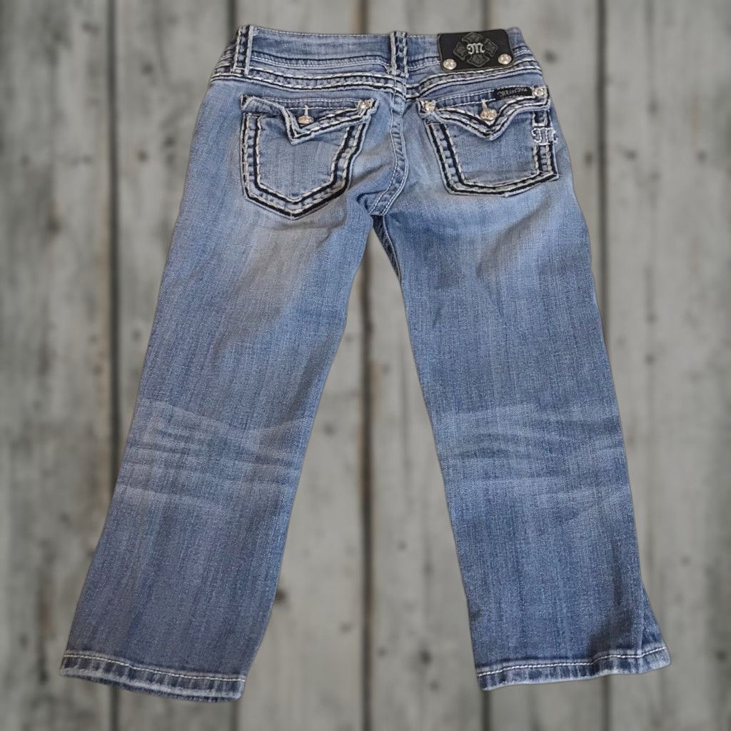 Miss Me Miss Me Capri Jeans Thick Stitch Jeweled Flap Pocket Signature Light Wash 25 Womens Capri Jeans Distressed Denim Size 42" / US 20 - 1 Thumbnail
