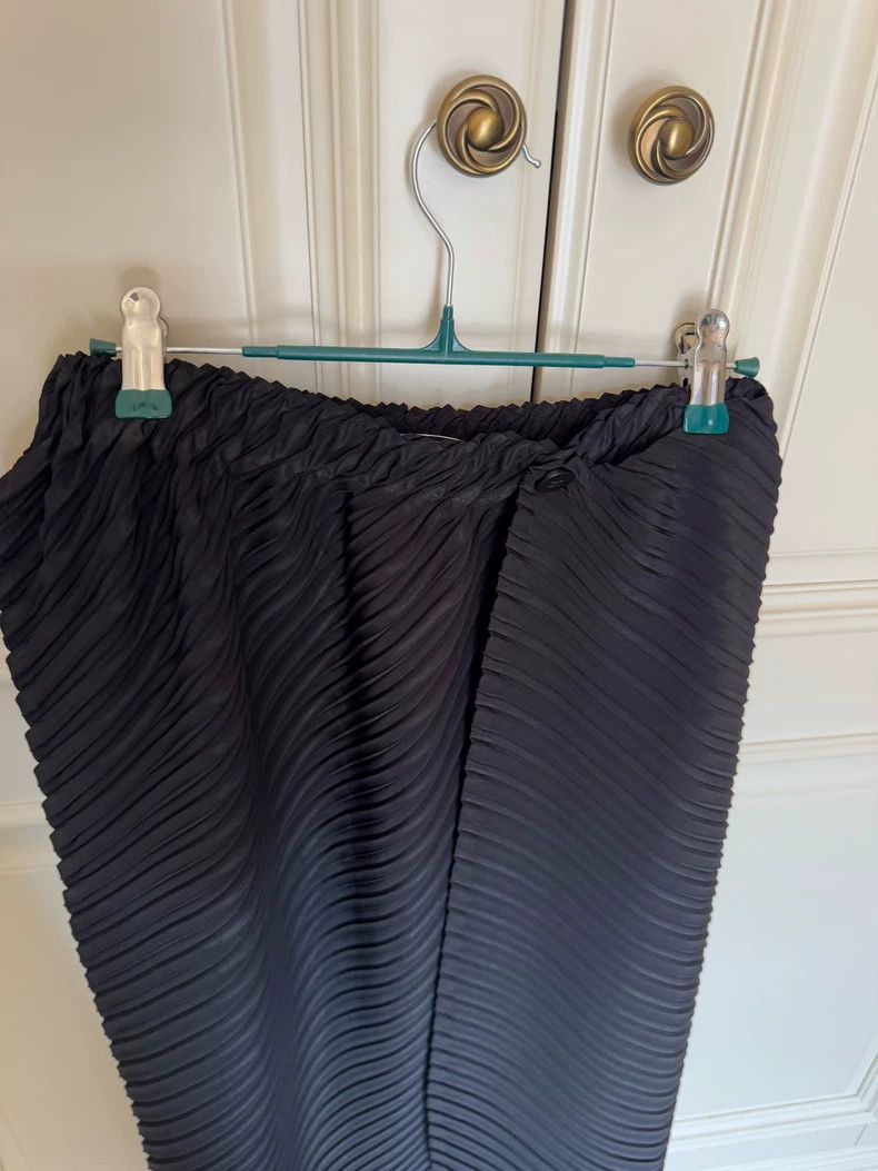 Issey Miyake Issey Miyake size:2 Black main line half skirt Size 31" - 4 Thumbnail