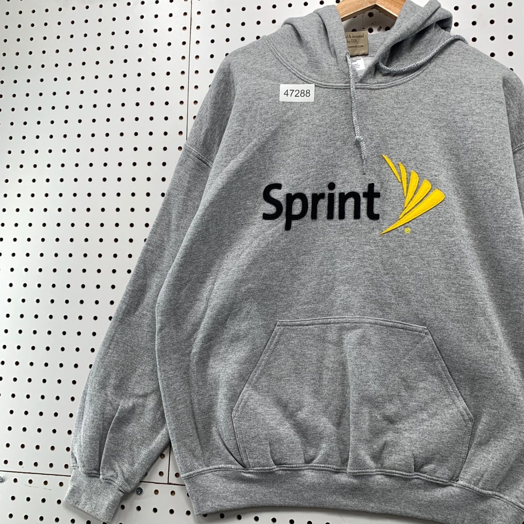 Vintage VINTAGE New Sprint Cellular Hoodie Sweatshirt Men Large Gray Hooded Embroidered NWT Sweatshirt Pullover Crew Neck Cotton Fleece Size US L / EU 52-54 / 3 - 6 Thumbnail