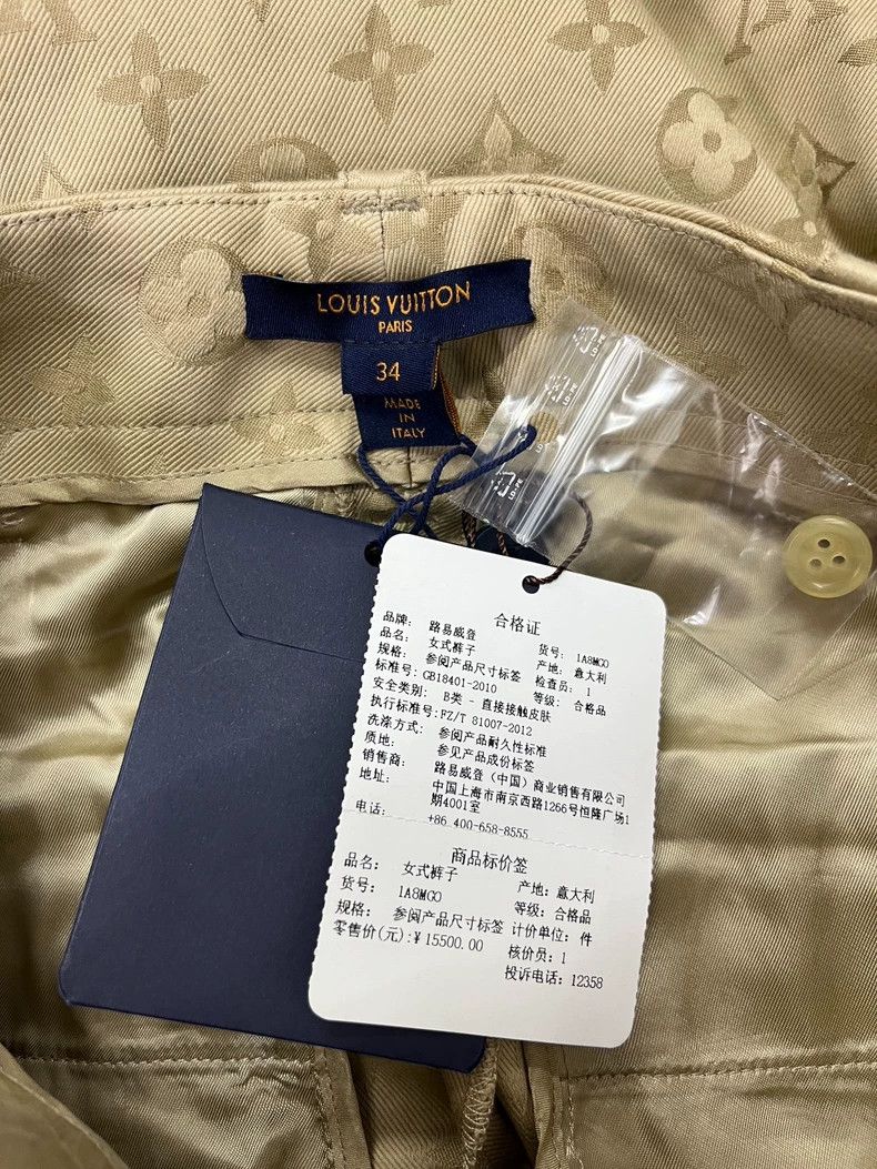 Louis Vuitton Louis Vuitton Khaki logo print pants Size US 34 / EU 50 - 4 Thumbnail