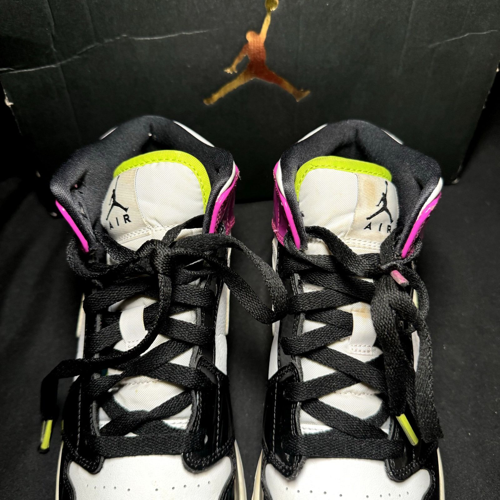 Jordan Brand × Nike Size 7 - Nike Air Jordan 1 Mid SE GS Cyber Active Fuchsia Size US 7 / EU 40 - 5 Thumbnail